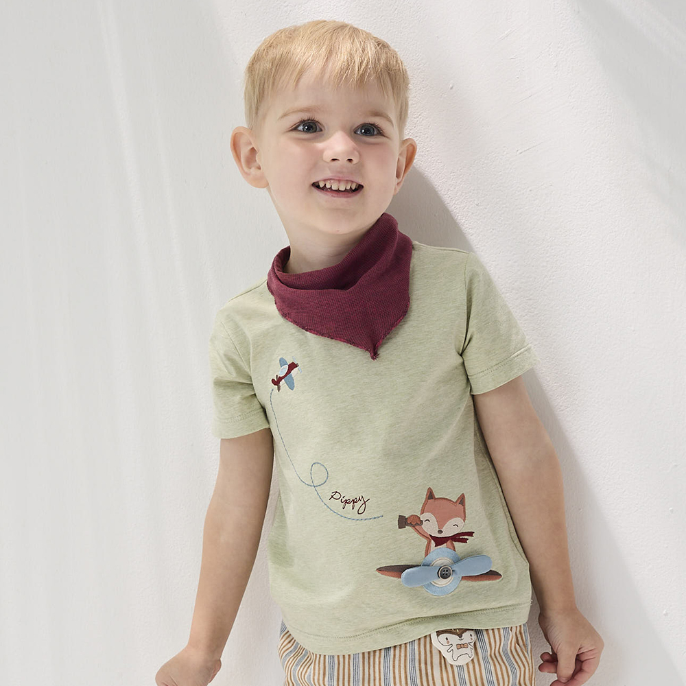 PIPPY 冒險小狐狸乘坐飛機翱翔圓領棉質短袖上衣 綠