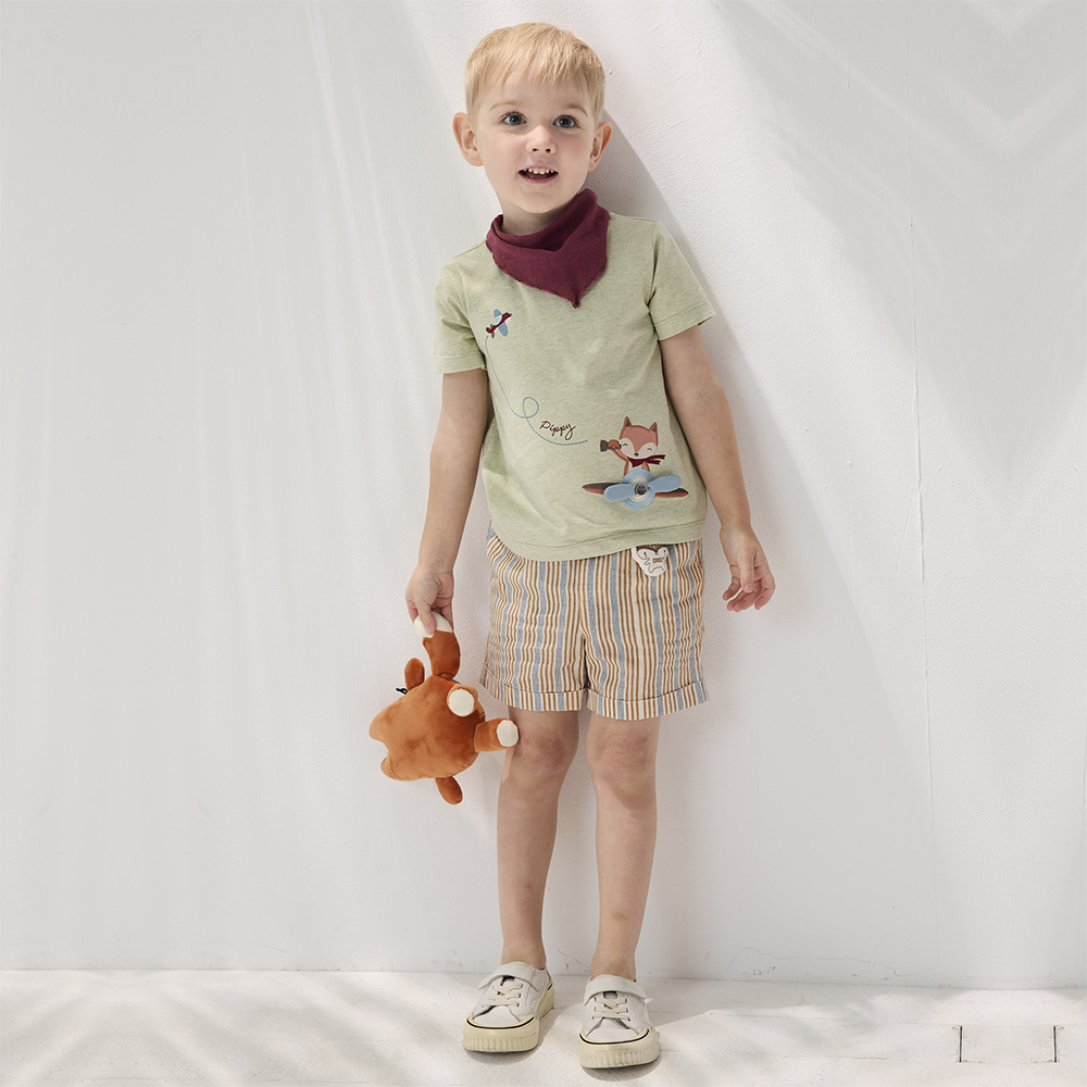 PIPPY 冒險小狐狸乘坐飛機翱翔圓領棉質短袖上衣 綠