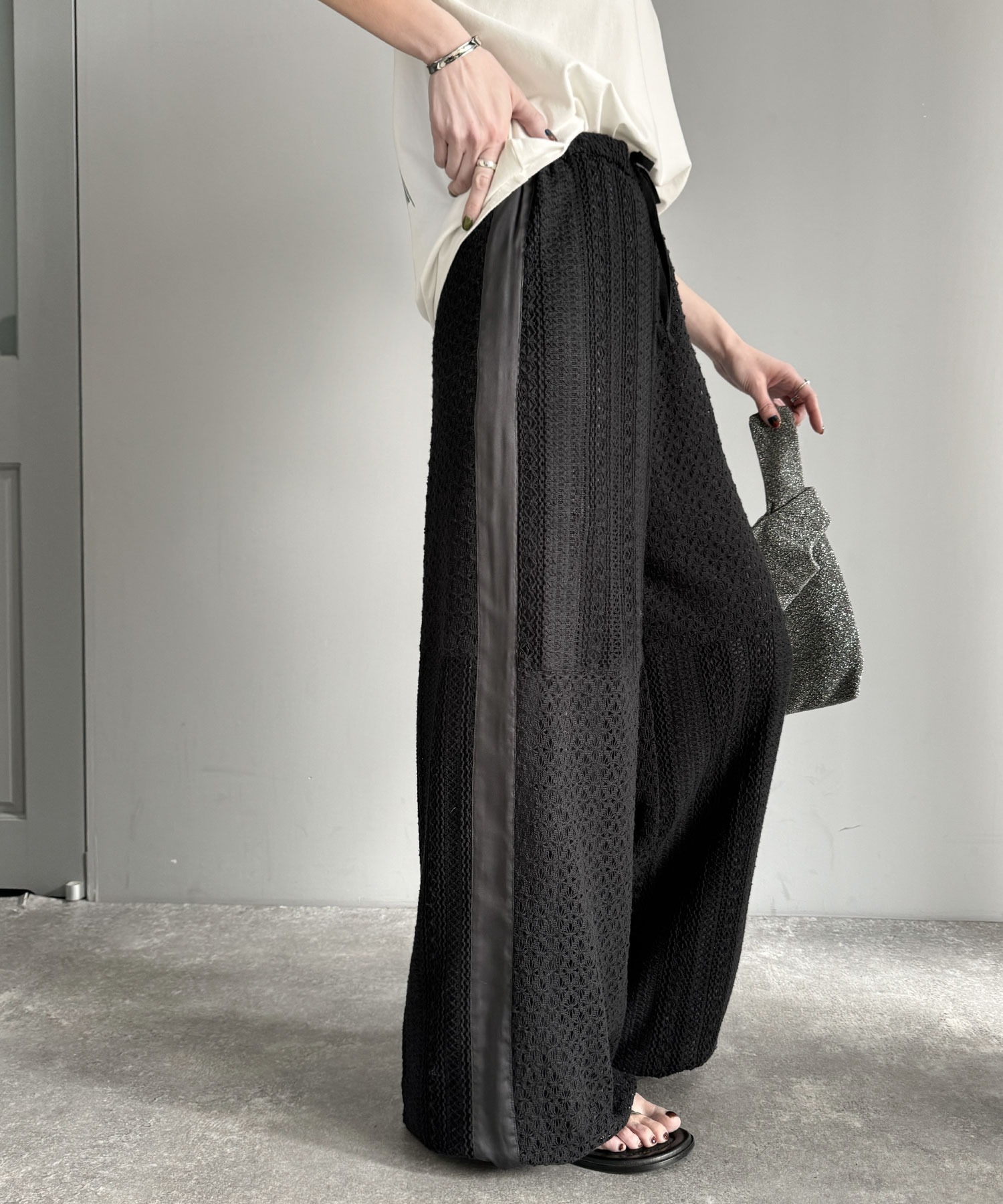 日本🇯🇵連線 Classical Elf 簍空雕花寬褲 落地褲 寬鬆 2色(任買兩件711免運)/預購