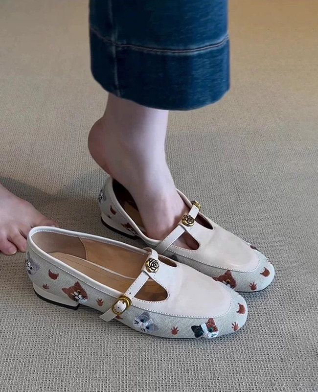 2025羊皮版T字釦山茶花刺繡貓咪鞋-38號現貨