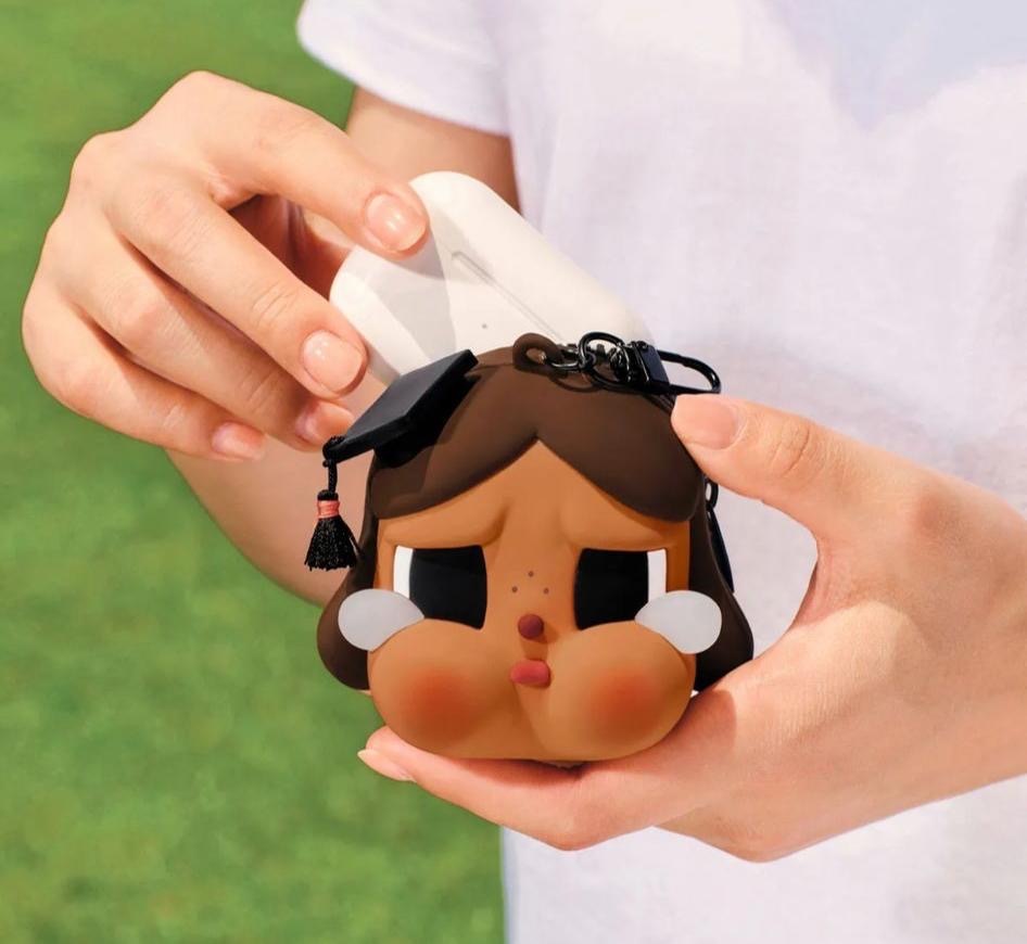POPMART crybaby 膠耳機包