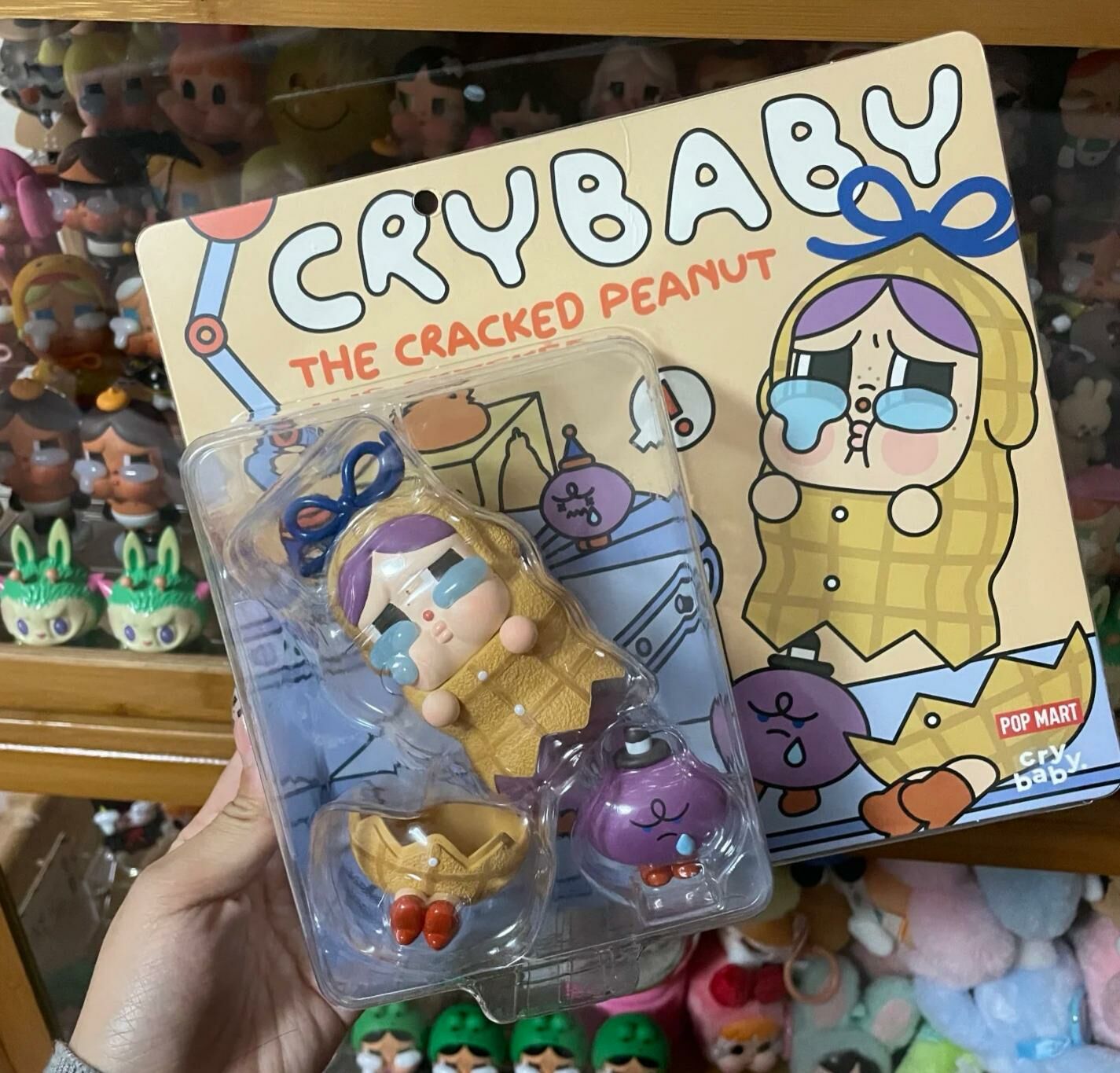 POPMART  crybaby 破碎花生擺設