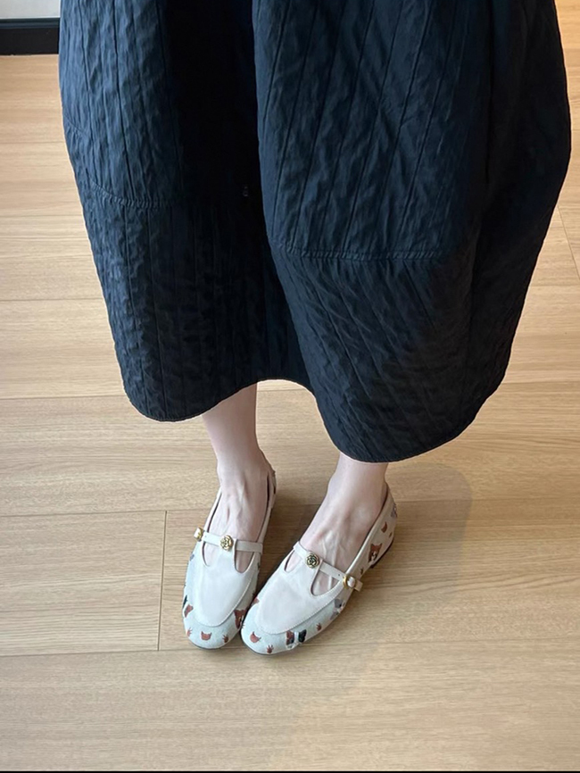 2025羊皮版T字釦山茶花刺繡貓咪鞋-38號現貨