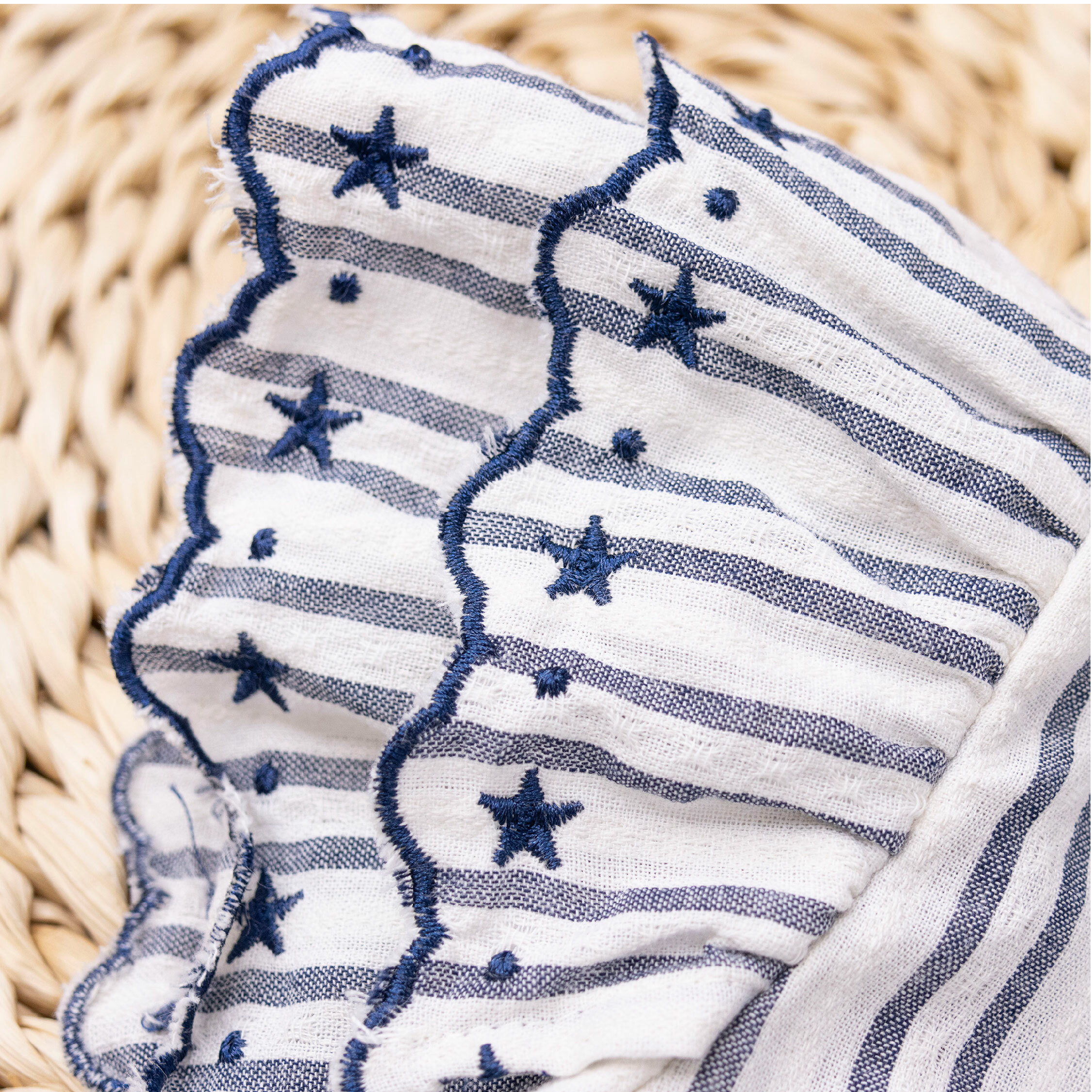 【H50191】荷葉袖星星刺繡條紋上衣