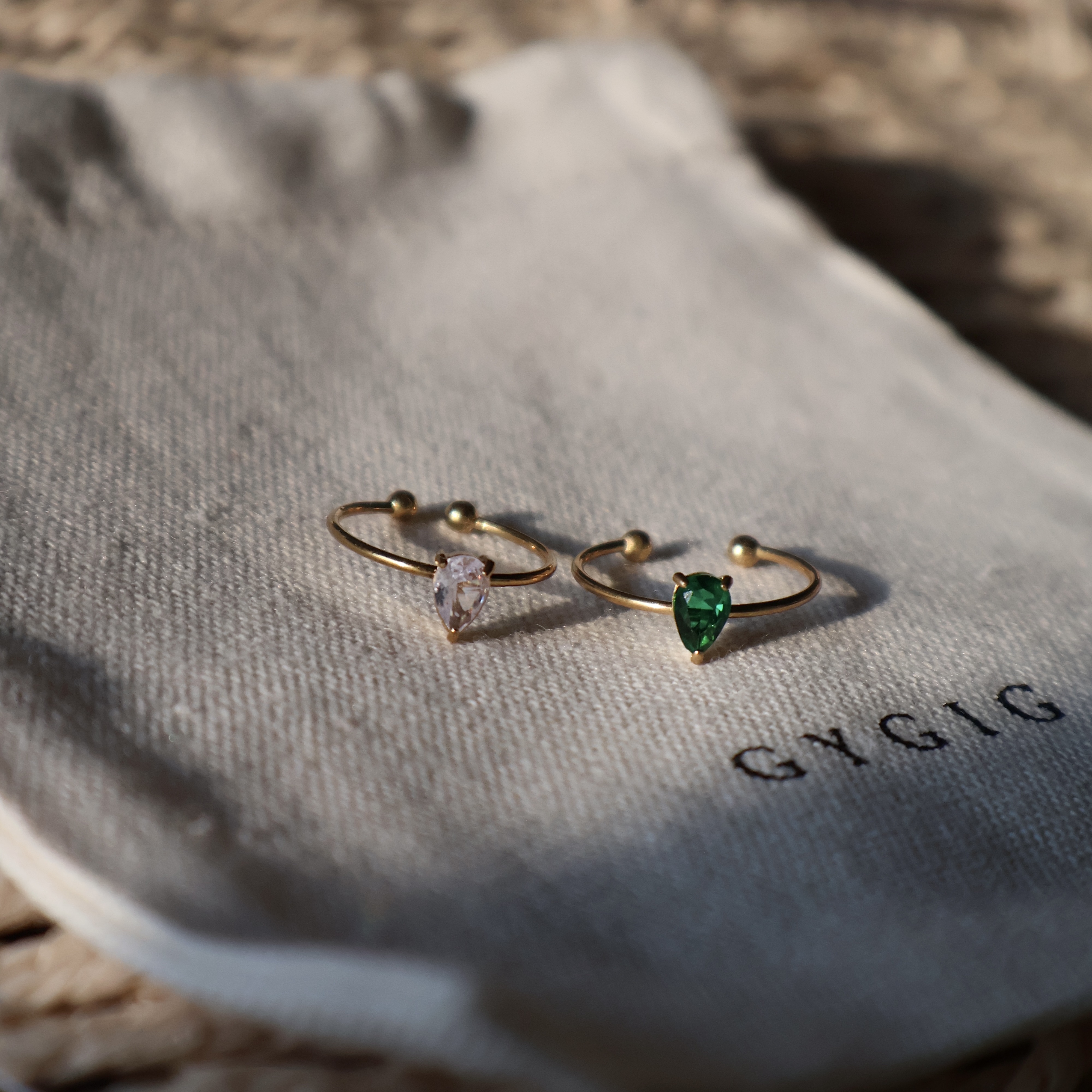 18k luxurious輕奢水滴鑽”翡翠金細開口戒