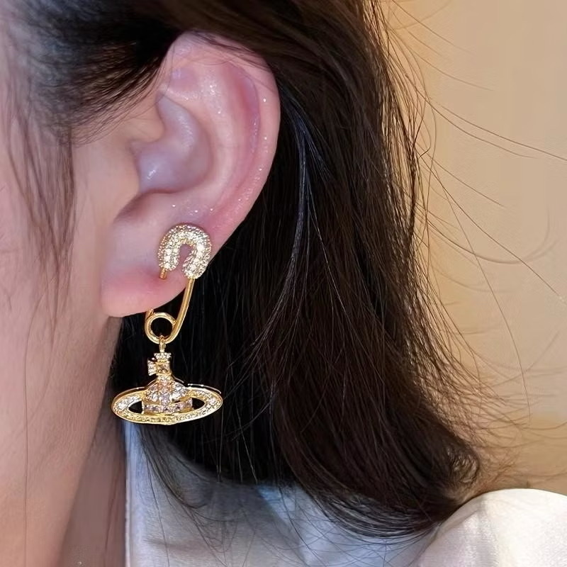 Vv土星滿鑽”迴紋針立體設計耳釘墜