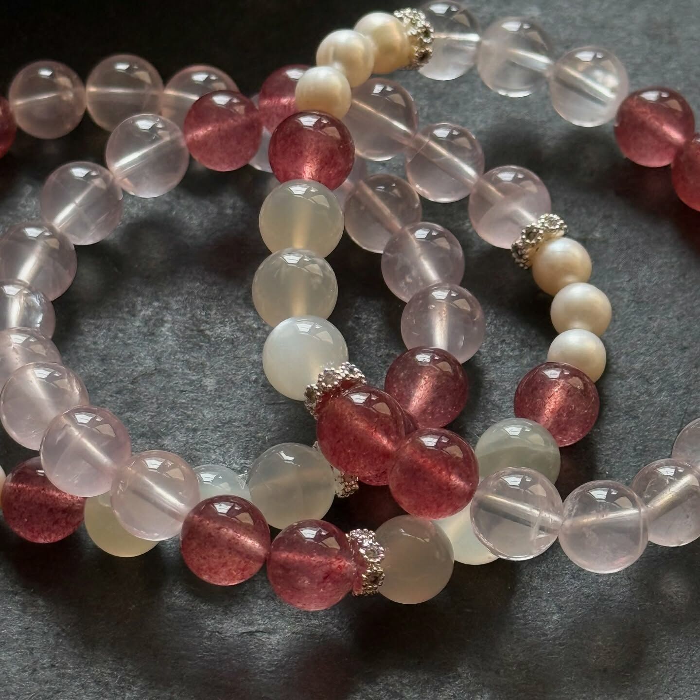 [原石] 透體粉晶+白月光+草莓晶+淡水珍珠 設計款水晶手串