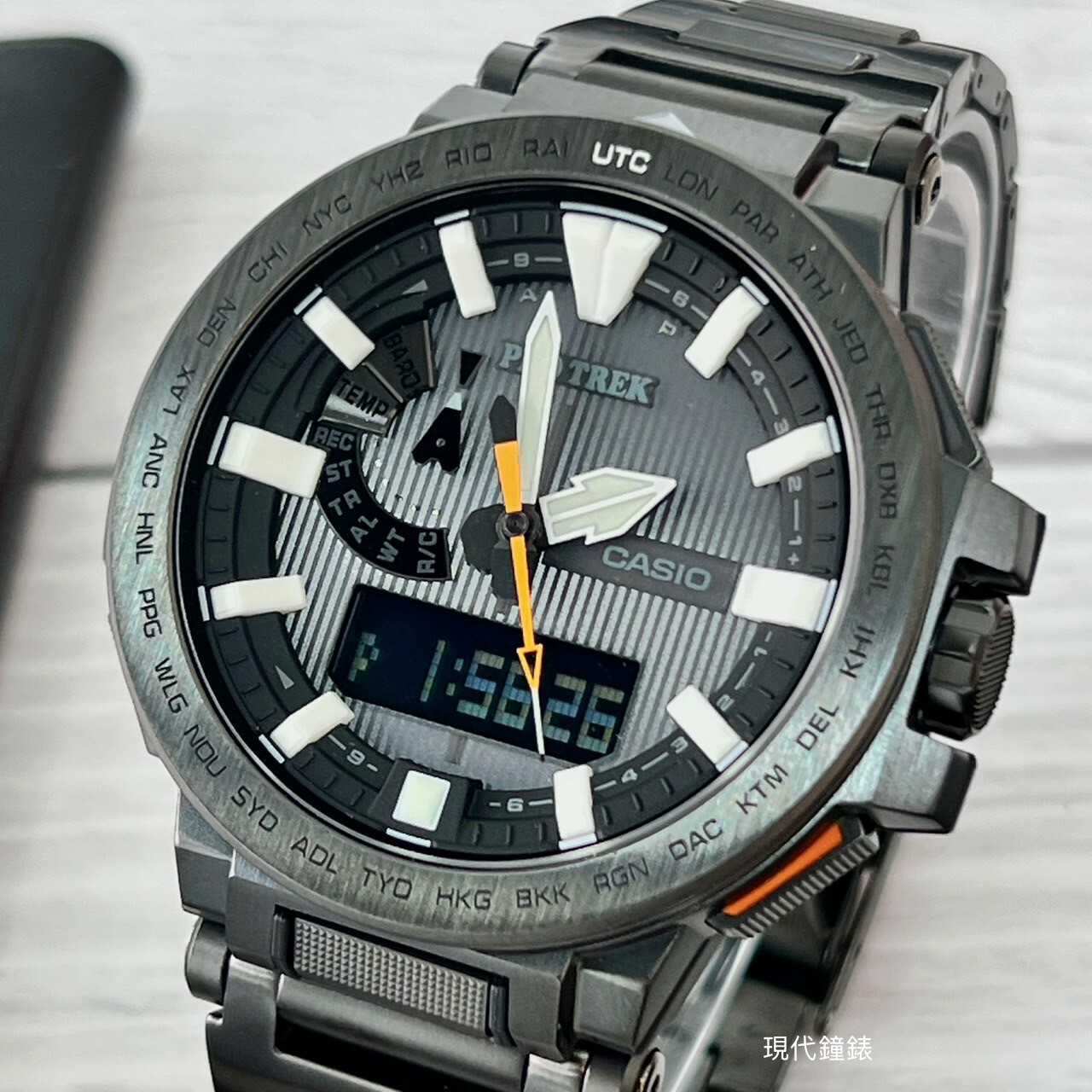 【G-SHOCK】太陽能電波鈦金屬手錶 PRX-8000YT-1D 52.5mm 現代鐘錶