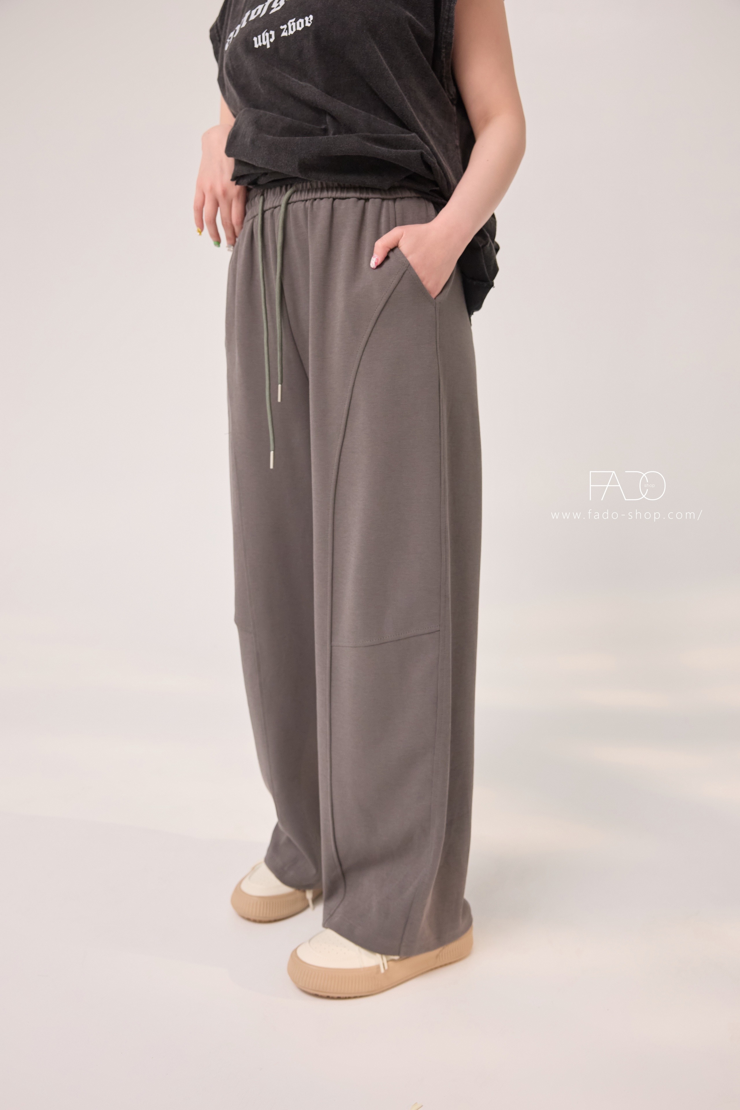 法朵Fado shop｜推薦 ! 爆紅彎刀褲 ! 抽繩口袋彎刀寬褲 273C067