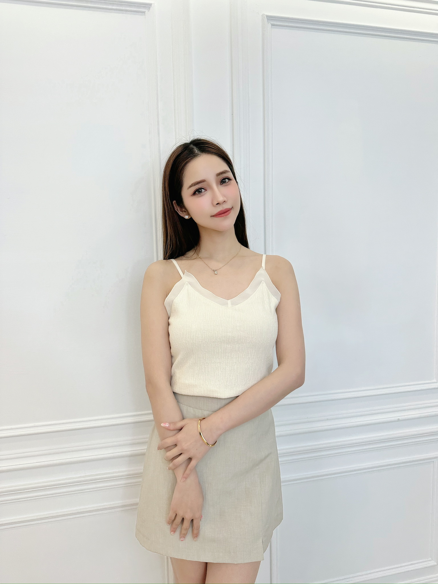 V領細肩帶透紗背心