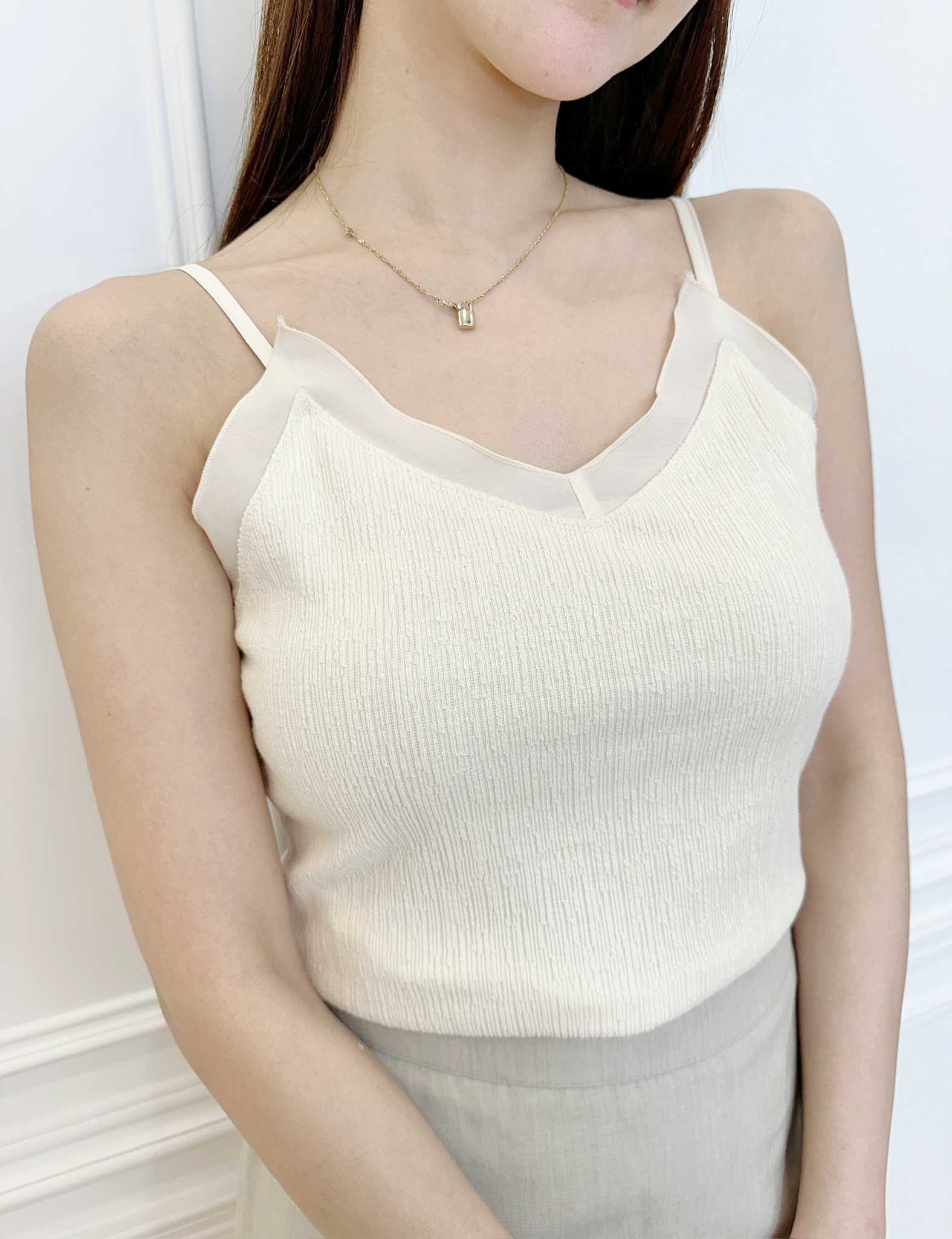 V領細肩帶透紗背心