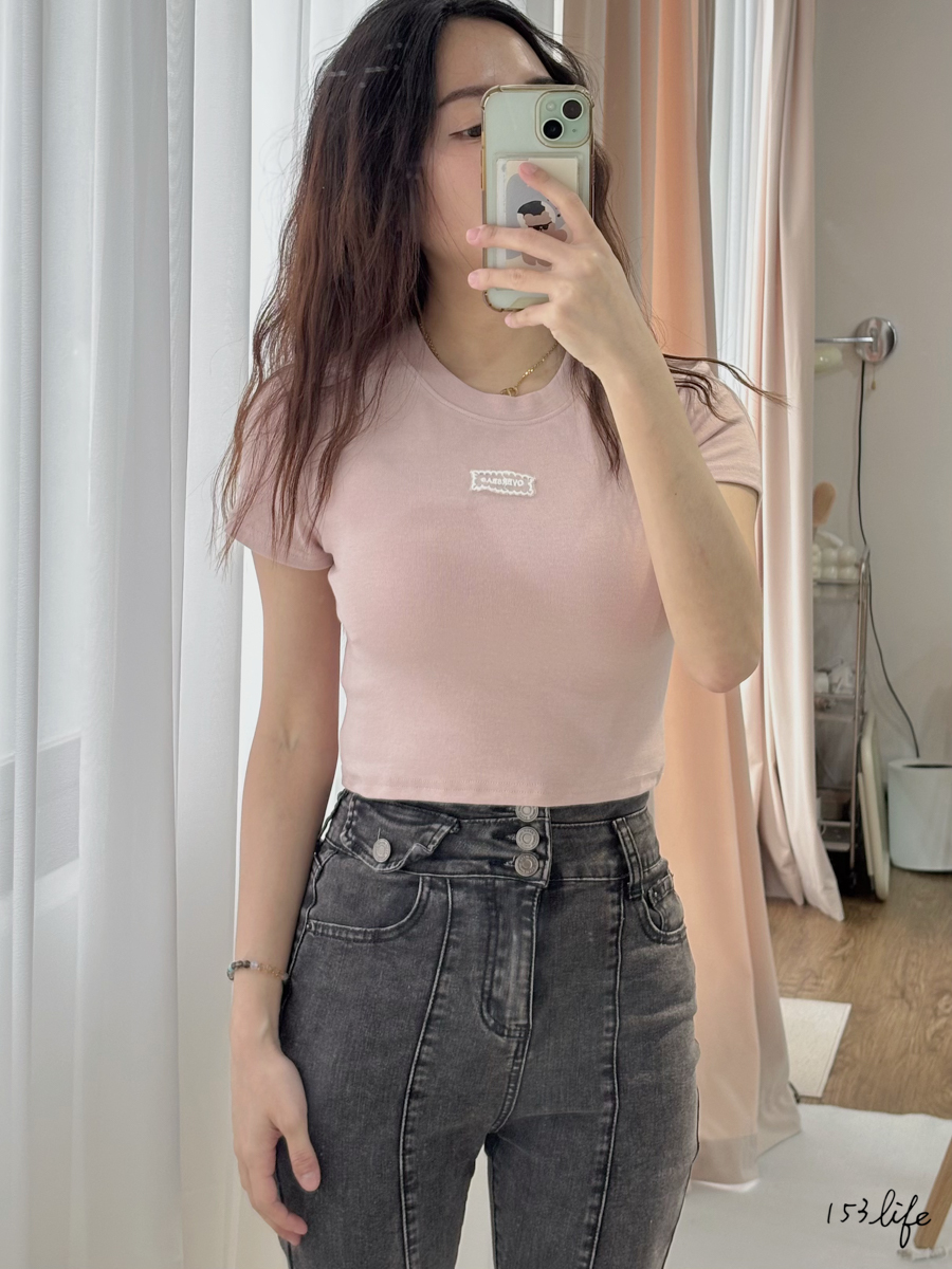 |現貨|蕾絲小標彈力顯身材短版素T(3色)