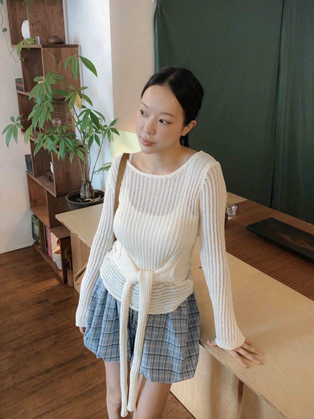 上衣丨微透膚直條錢綁針織衫