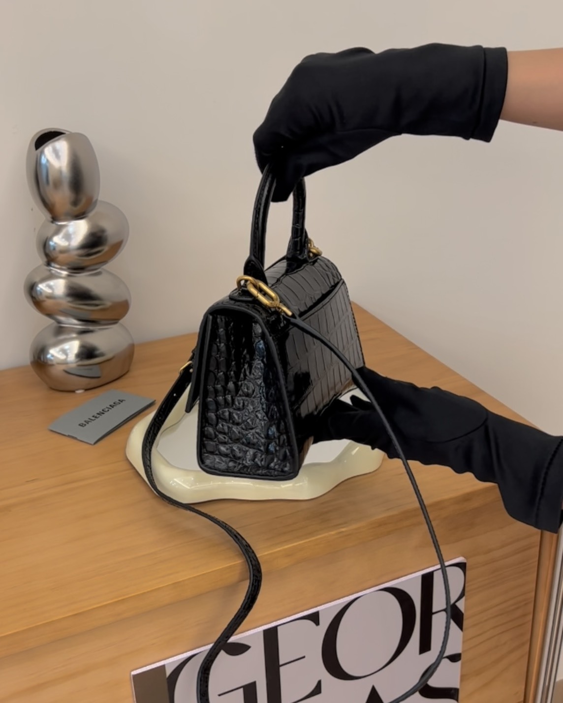 BALENCIAGA｜鱷魚紋沙漏包 XS 黑金