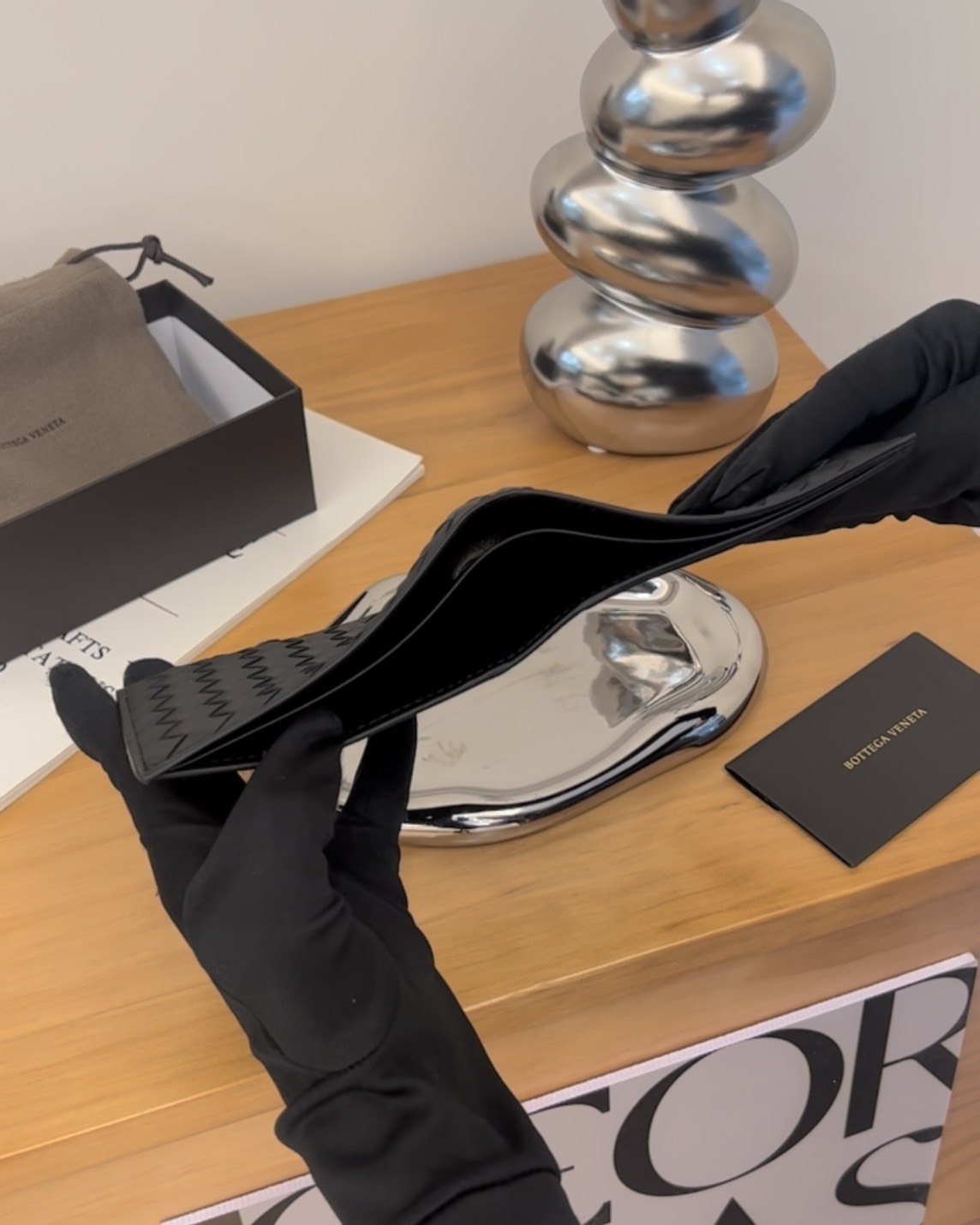 BV｜小編織內八卡雙折短夾 黑色