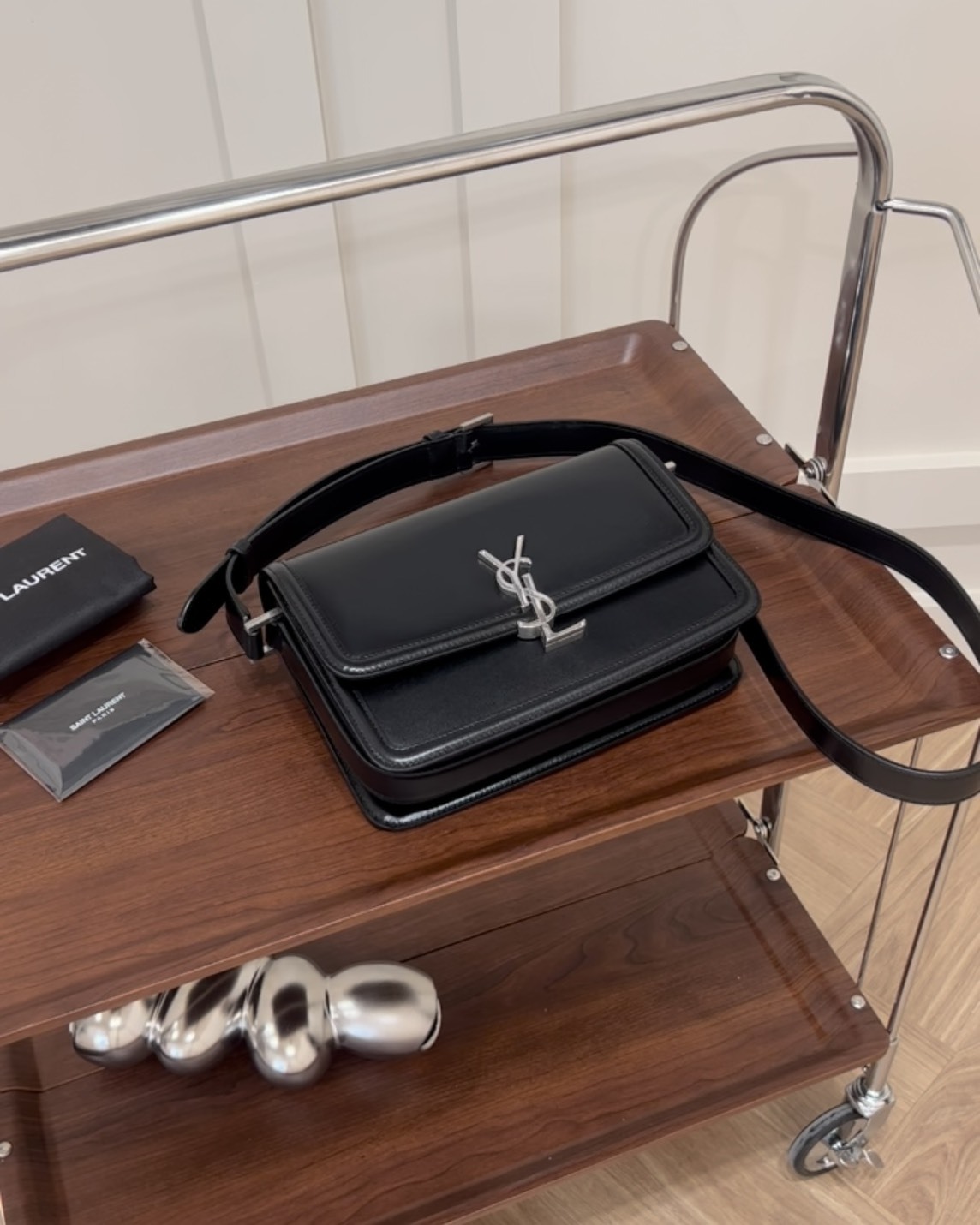 YSL｜SOLFERINO 小牛皮中號豆腐包 黑銀