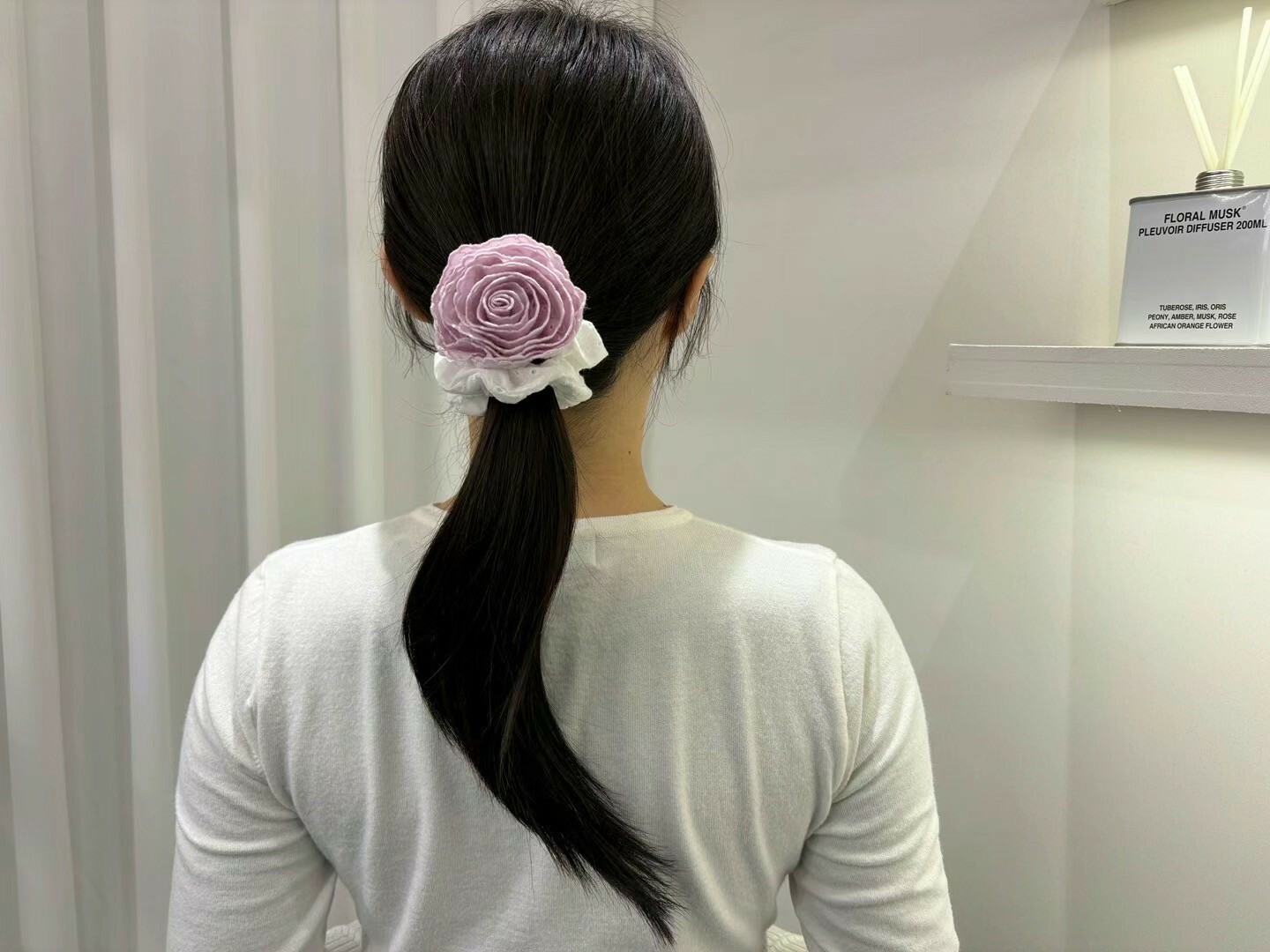 彩色山茶花髮束