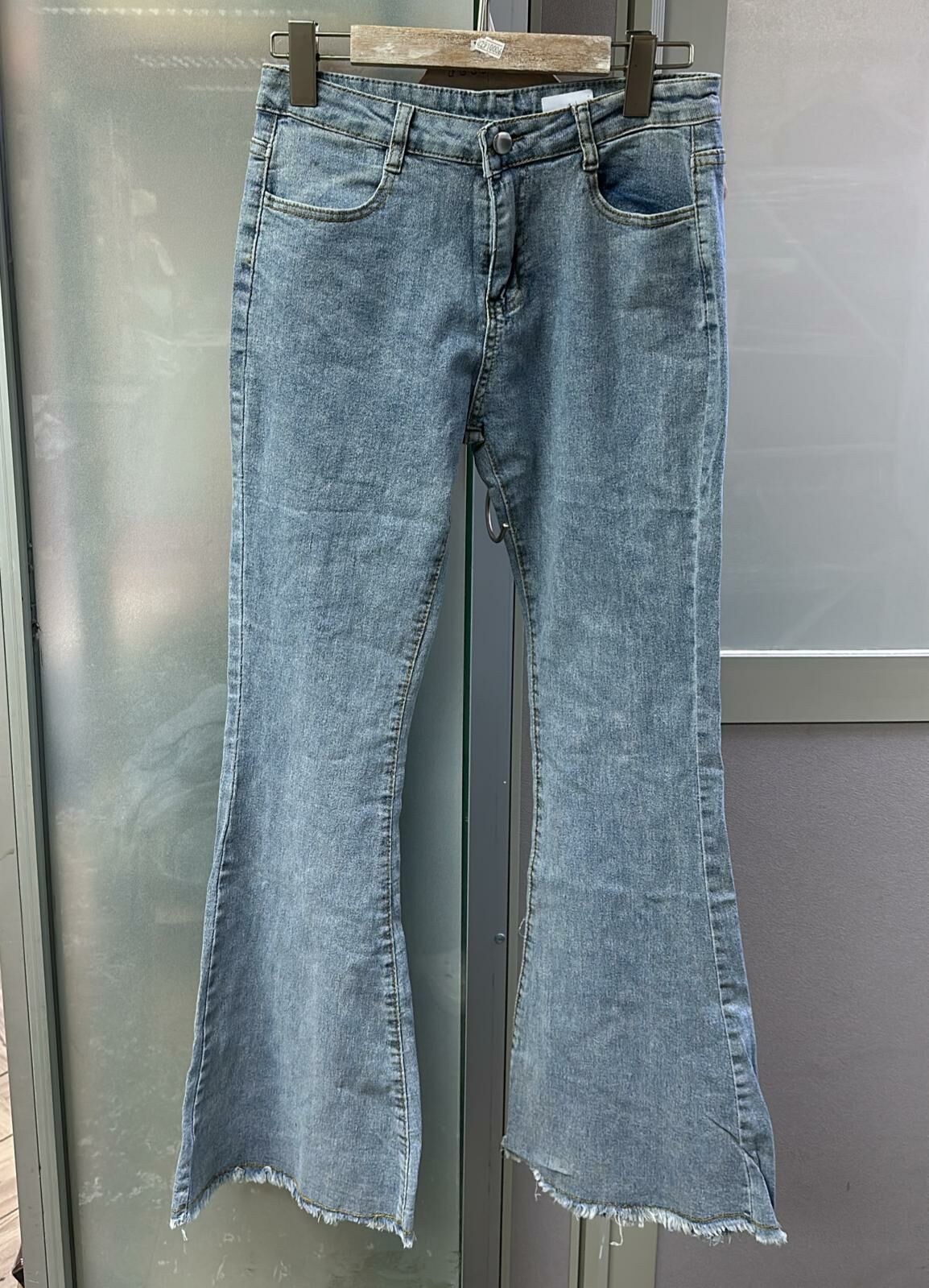 Cd3049**