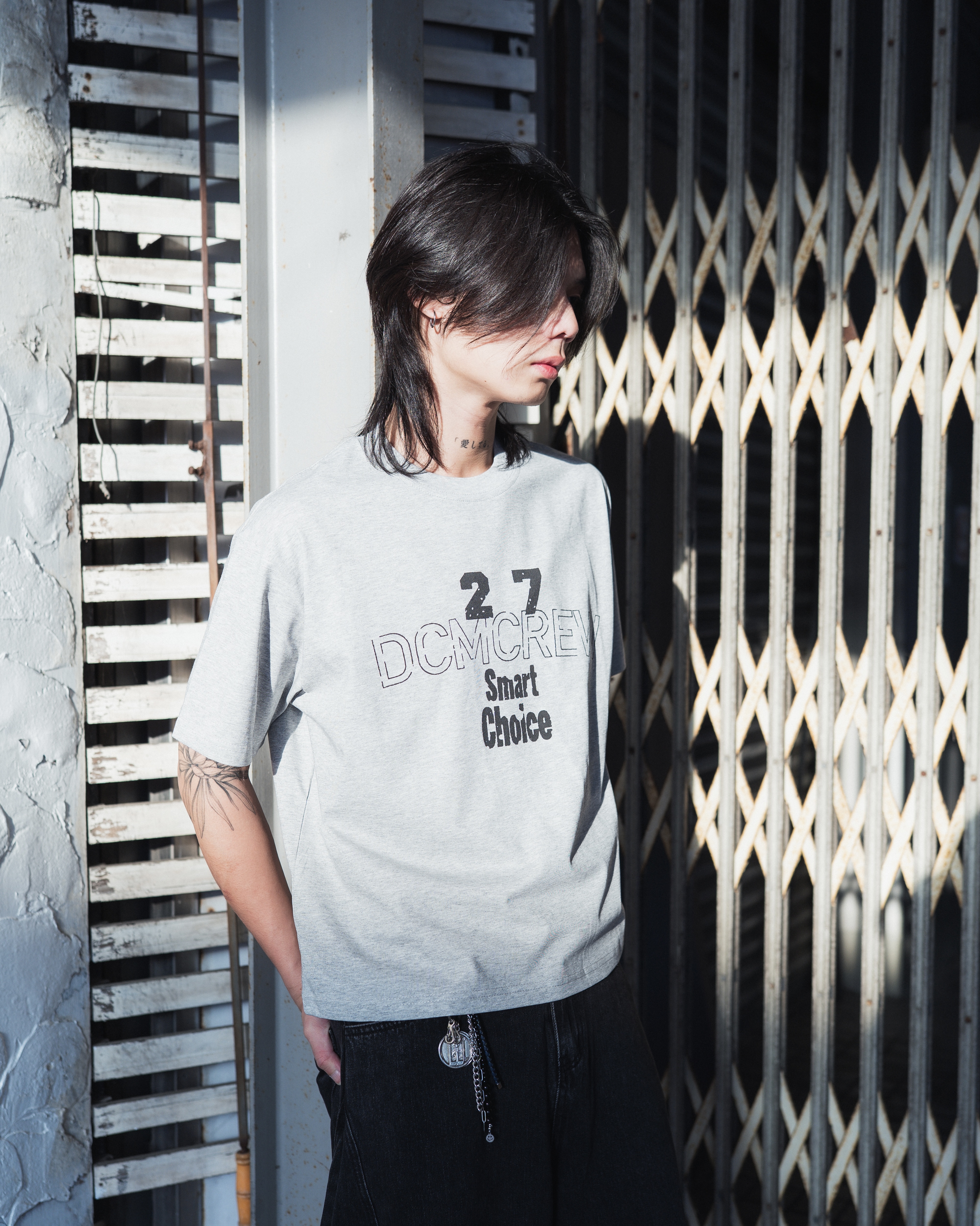 DISCERNMENT DCM 簍空字體 27 BOXY 短寬版型 短袖 短T DCM-T06