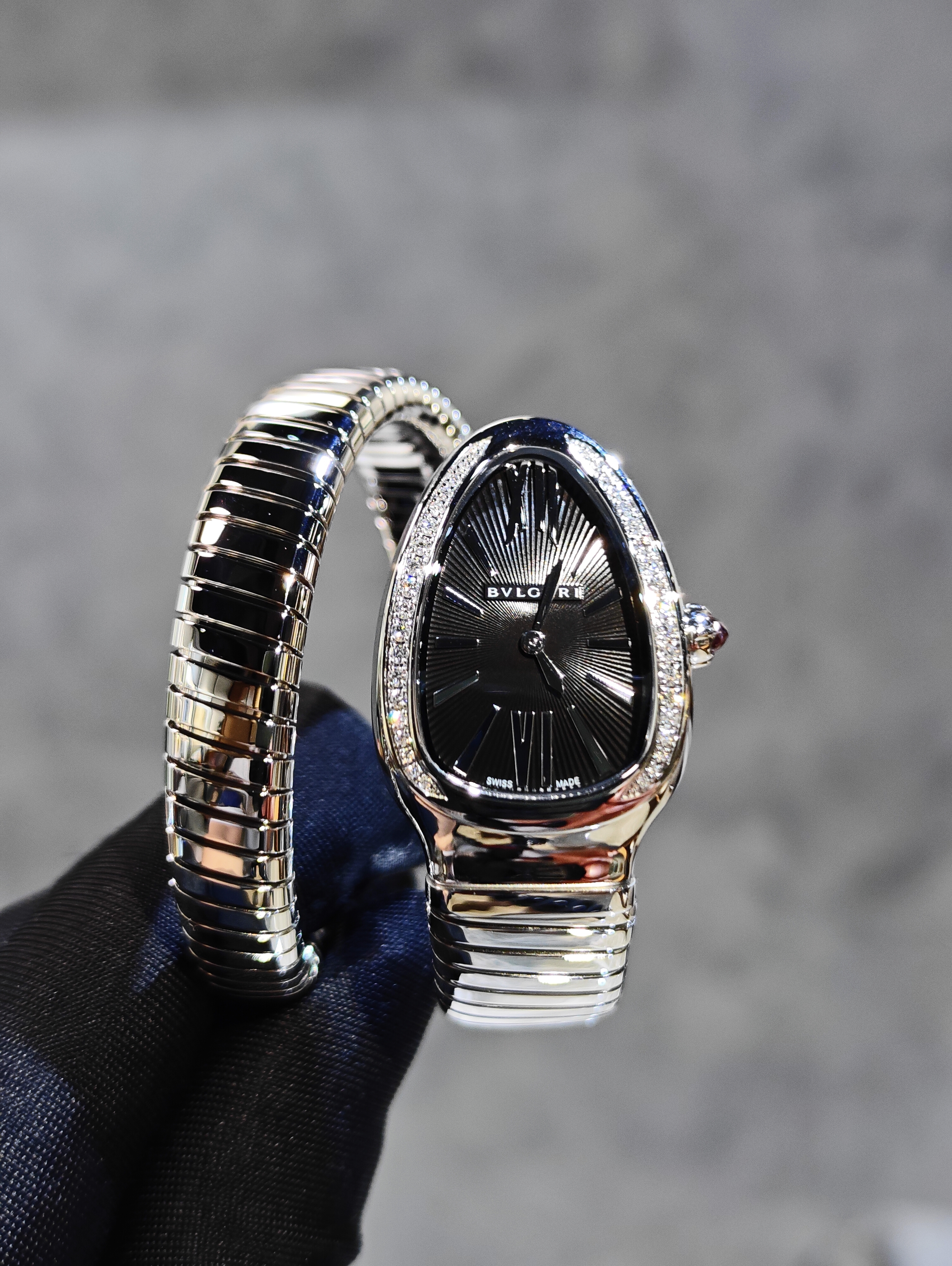 BRAND NEW 103434 BULGARI SERPENTI TUBOGAS BLACK DIAL WITH DIAMOND BEZEL STEEL SINGLE SPIRAL 35 MM  Large Size