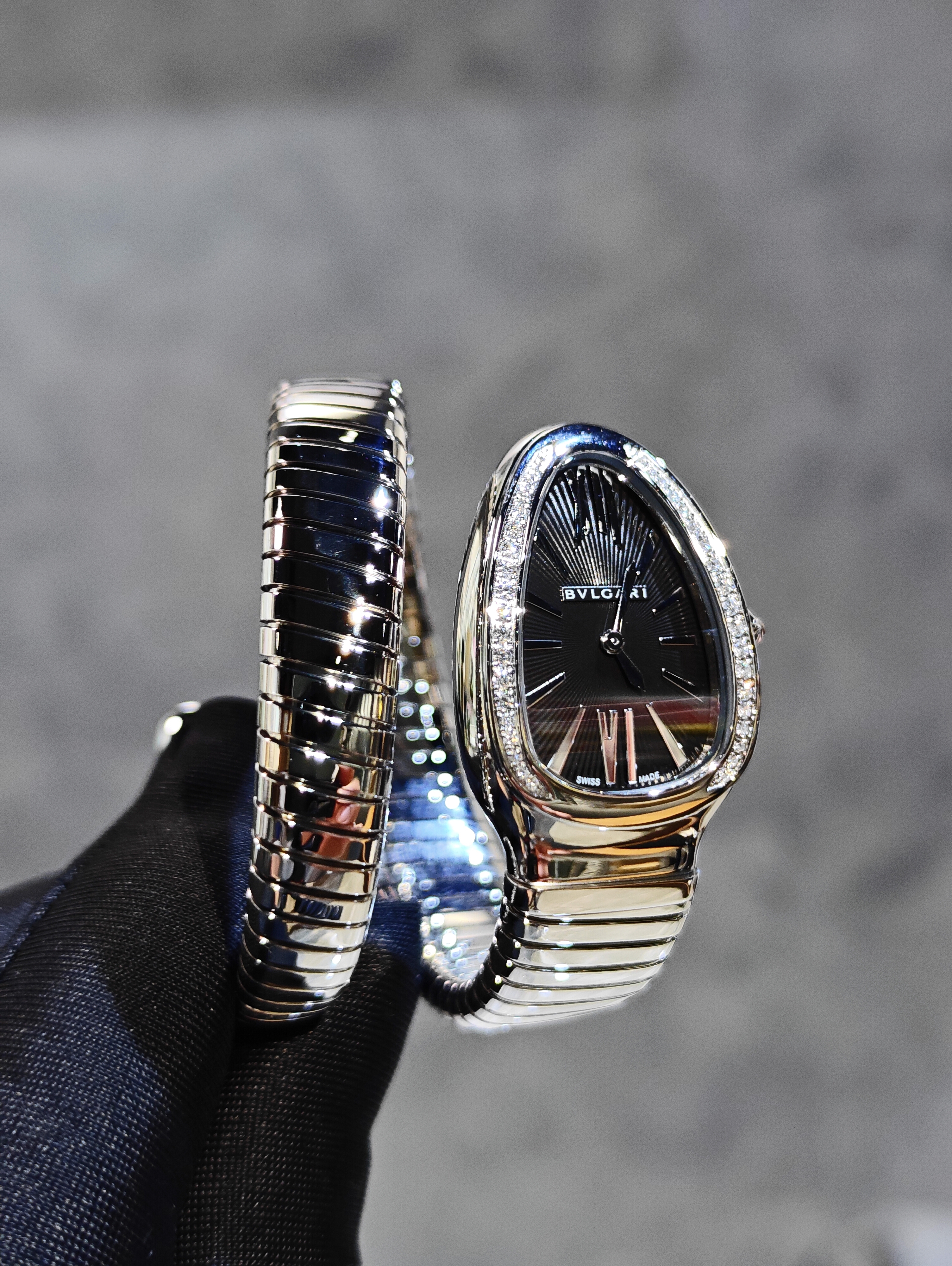 BRAND NEW 103524 BULGARI SERPENTI TUBOGAS BLACK DIAL WITH DIAMOND BEZEL STEEL SINGLE SPIRAL 35 MM  Small Size