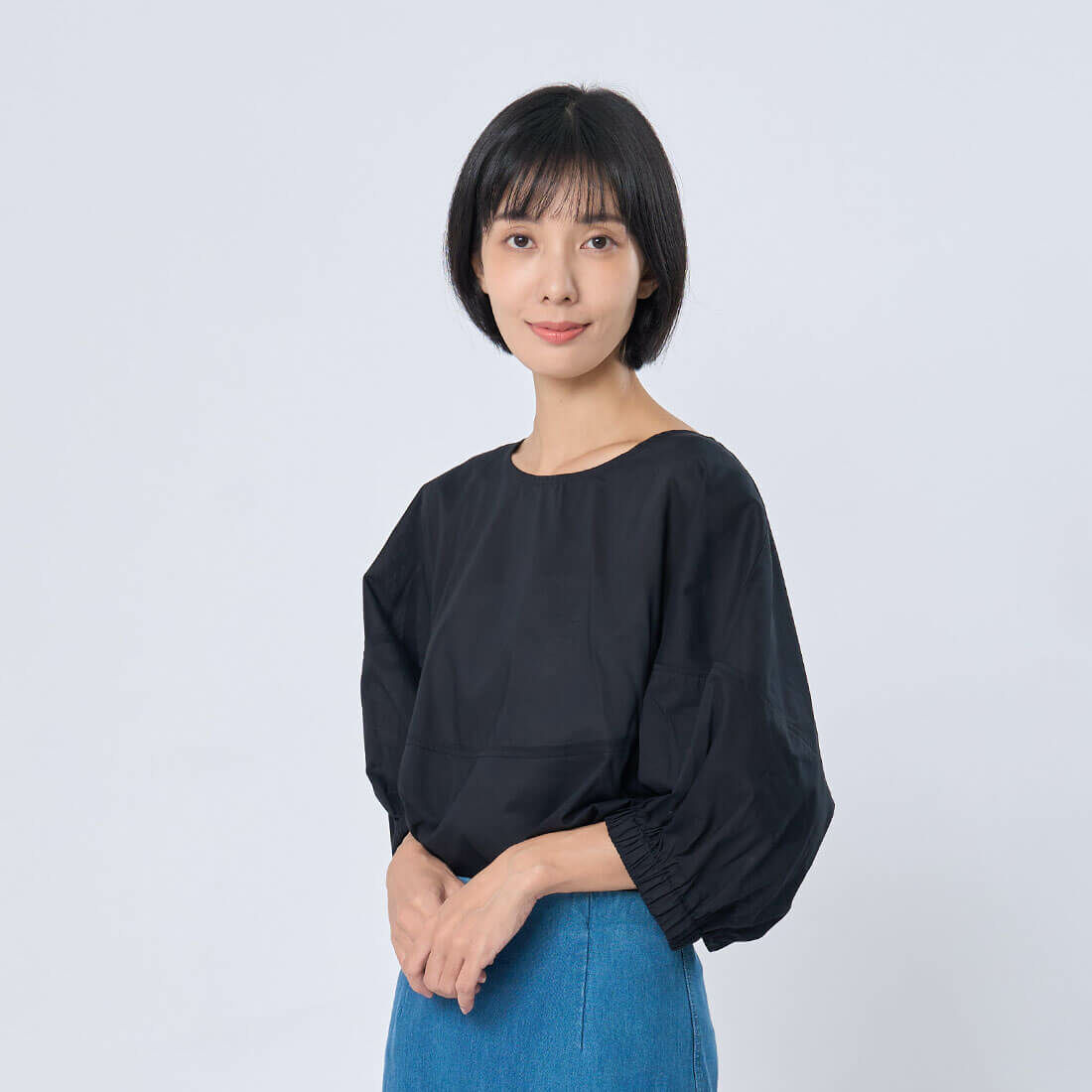 Opie 棉質圓剪接寬版上衣| 黑