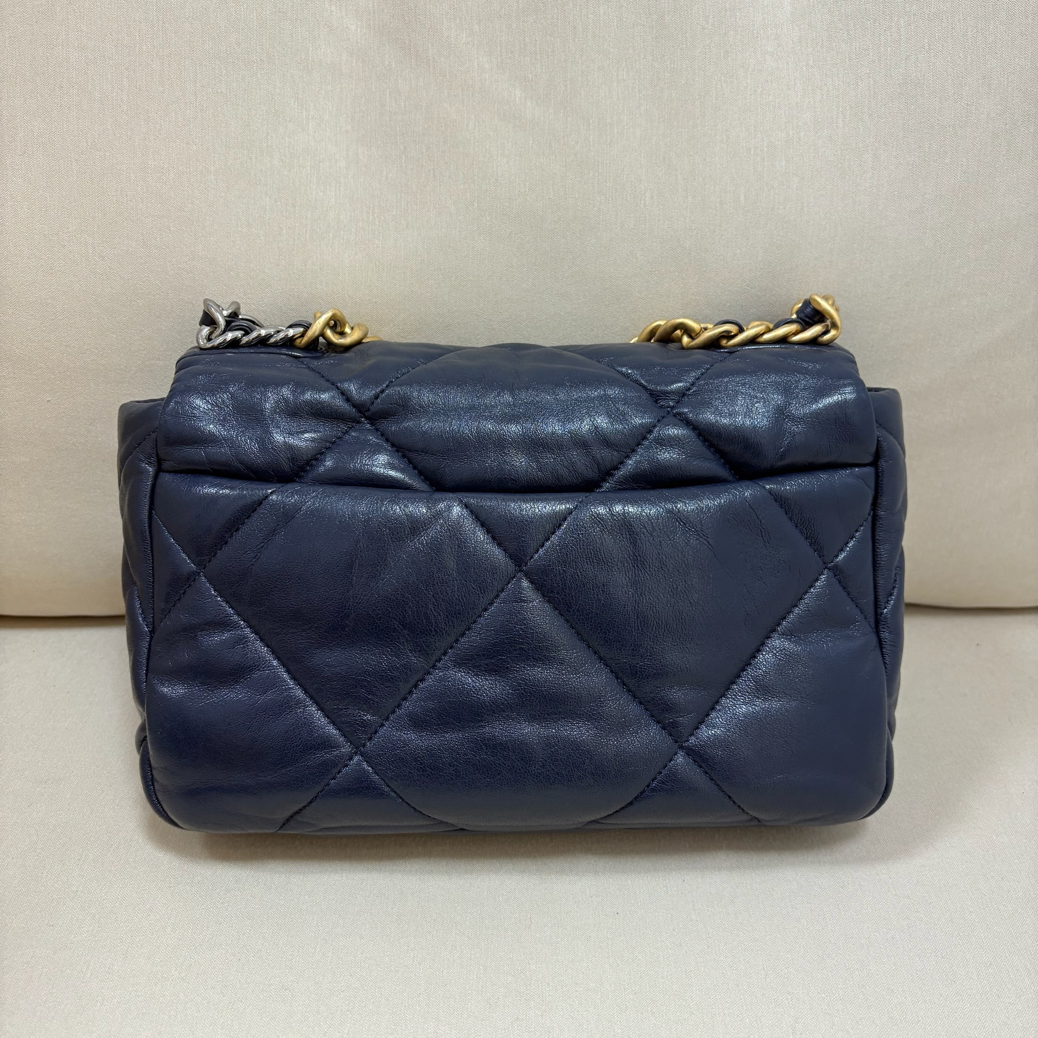 Chanel 19 Bag - Navy / Ghw&Shw