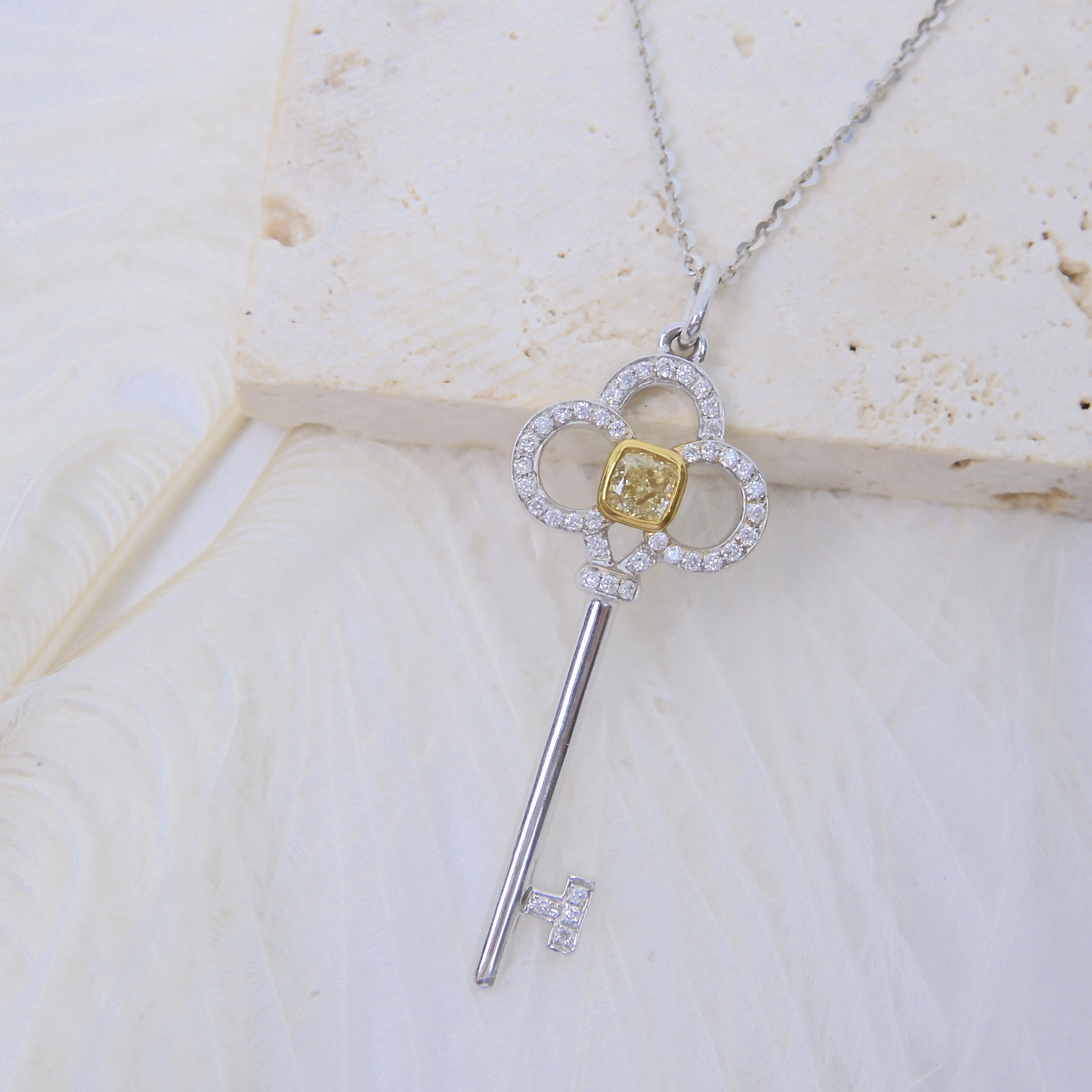 18K金 0.225ct 黃鑽吊墜