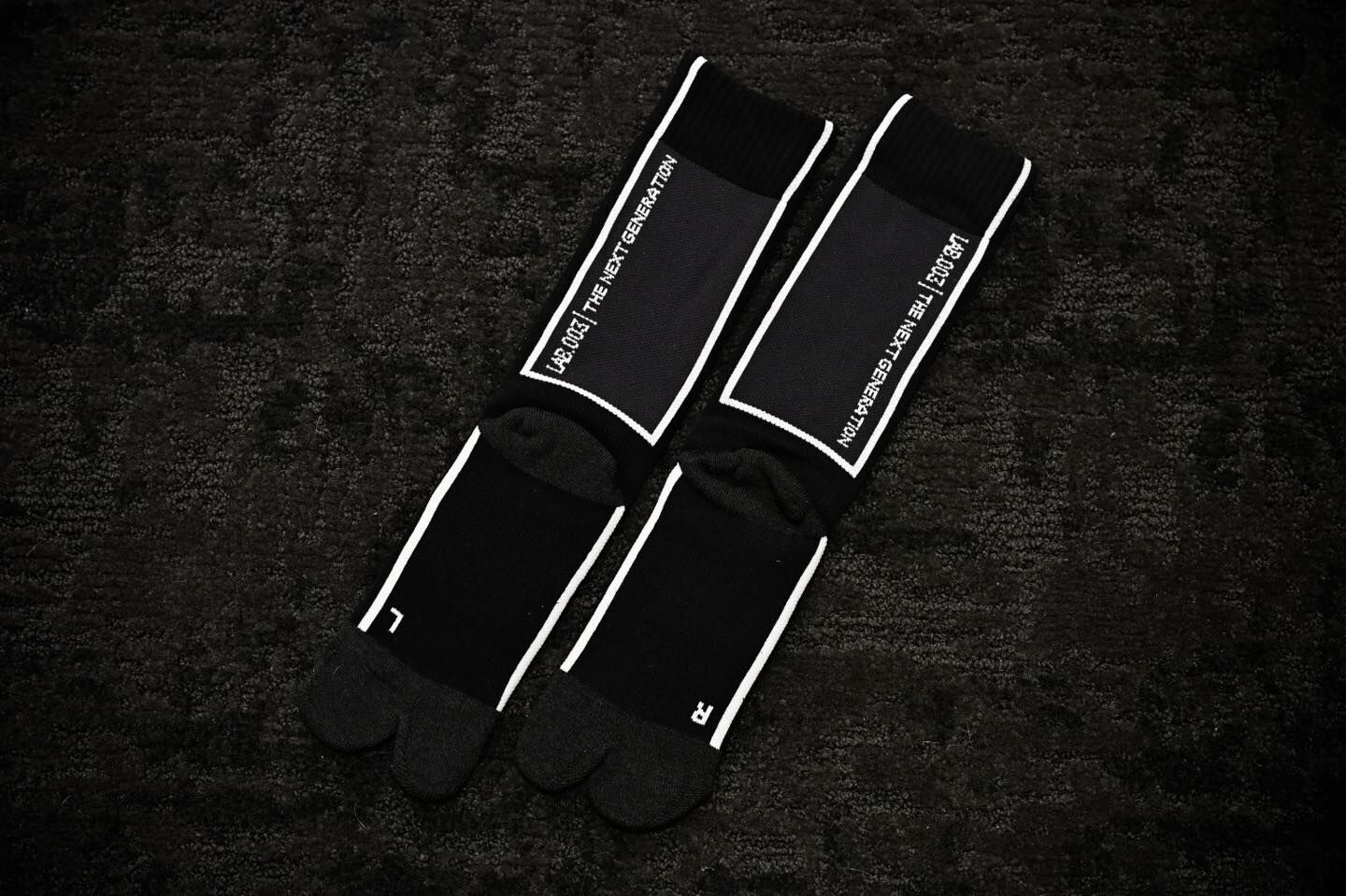 【 LAB.003 原創設計 潮流分趾機能襪 】