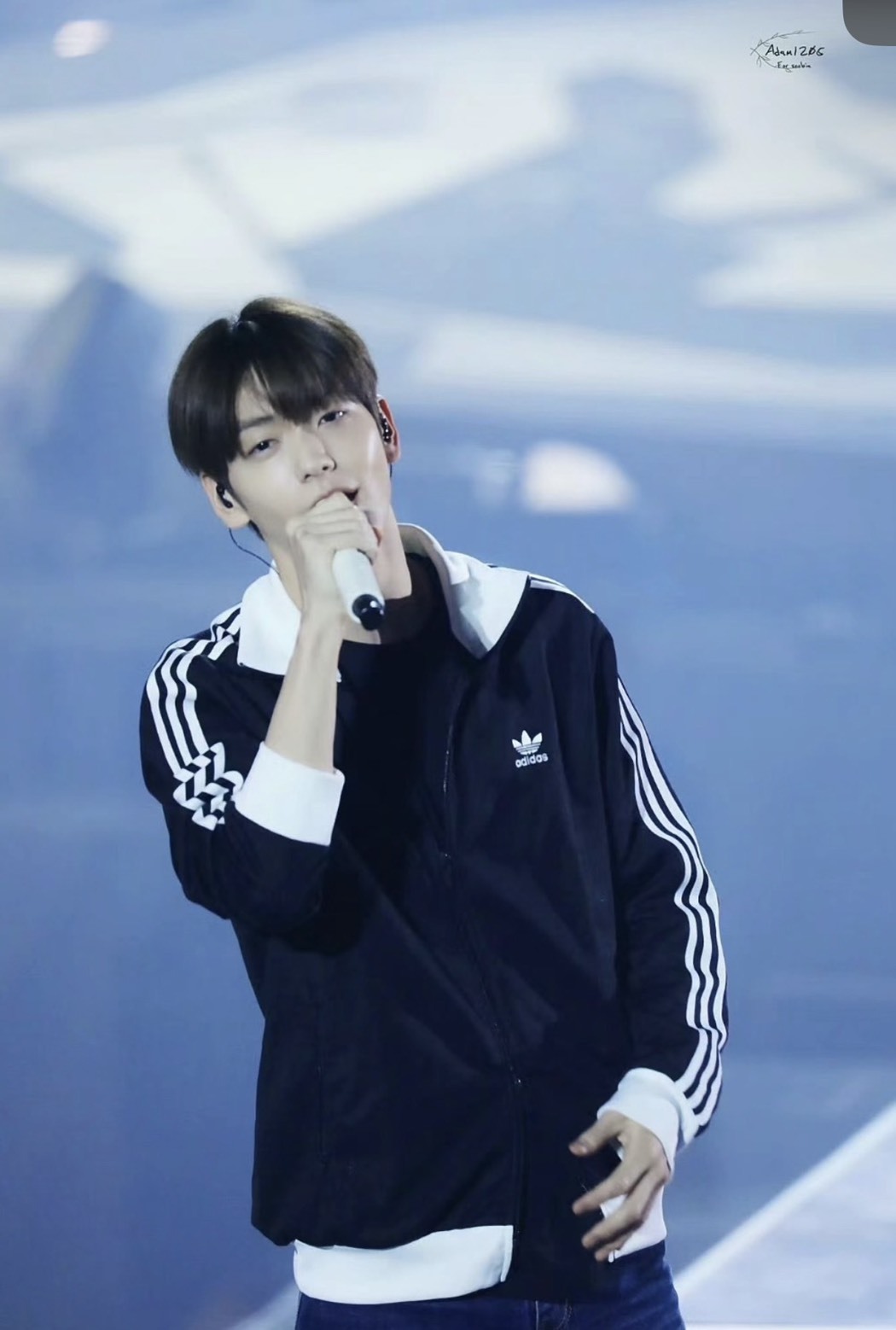 adidas 三條紋拼色潮流外套・黑色款