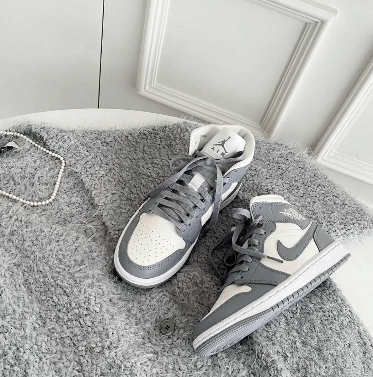 Air Jordan 1 Mid W Stealth 中筒 Dior色 米灰 女鞋 男女段 BQ6472-115