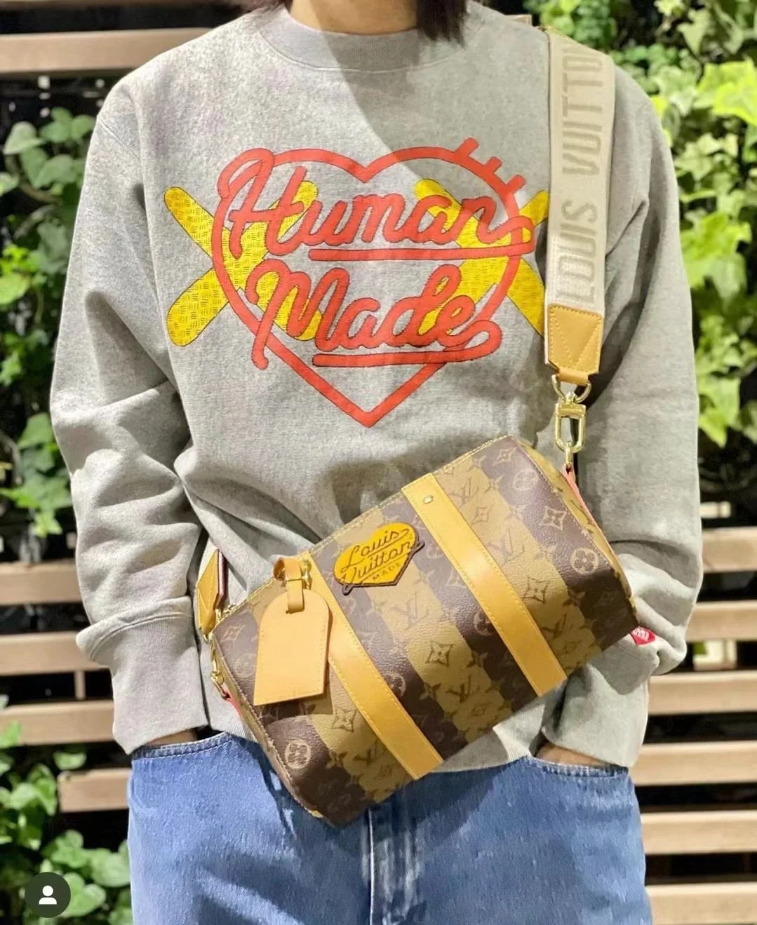 LOUIS VUITTON x NIGO 聯名款經典老花豎條紋愛心標誌塗層帆布手提斜孭單肩袋男款棕色