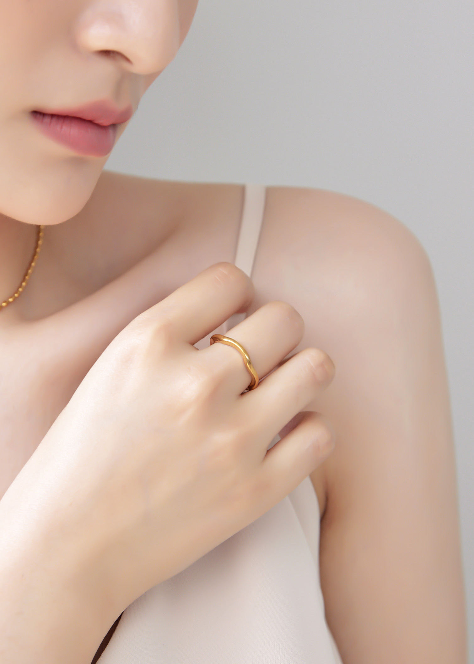 流線不規則細戒指-金 | 醫療鋼 |