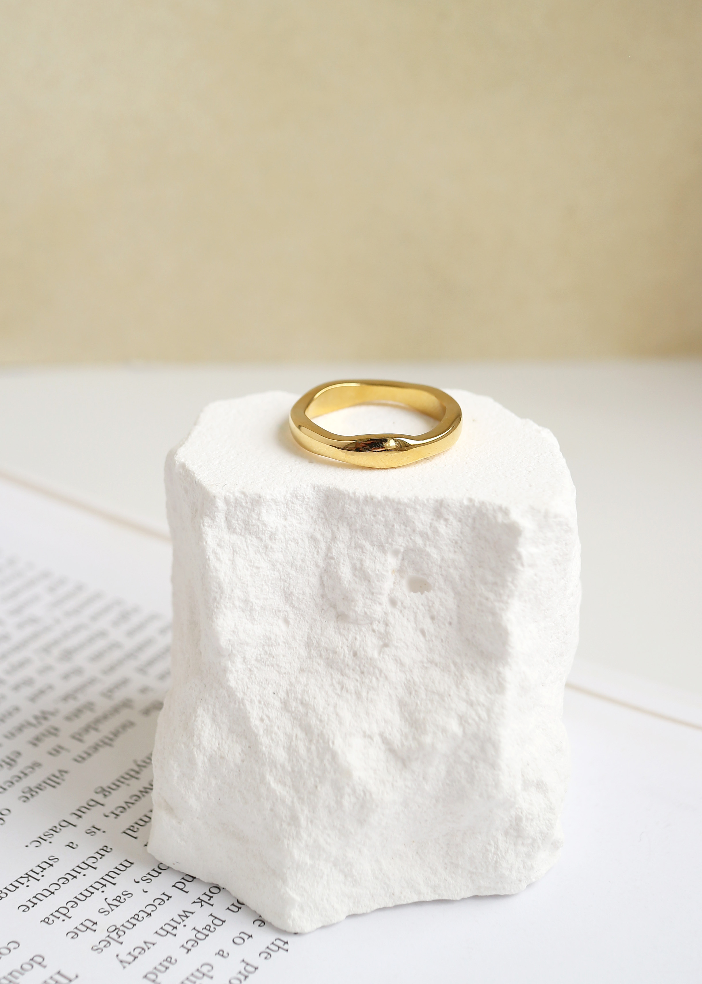 流線不規則粗戒指-金 | 醫療鋼 |