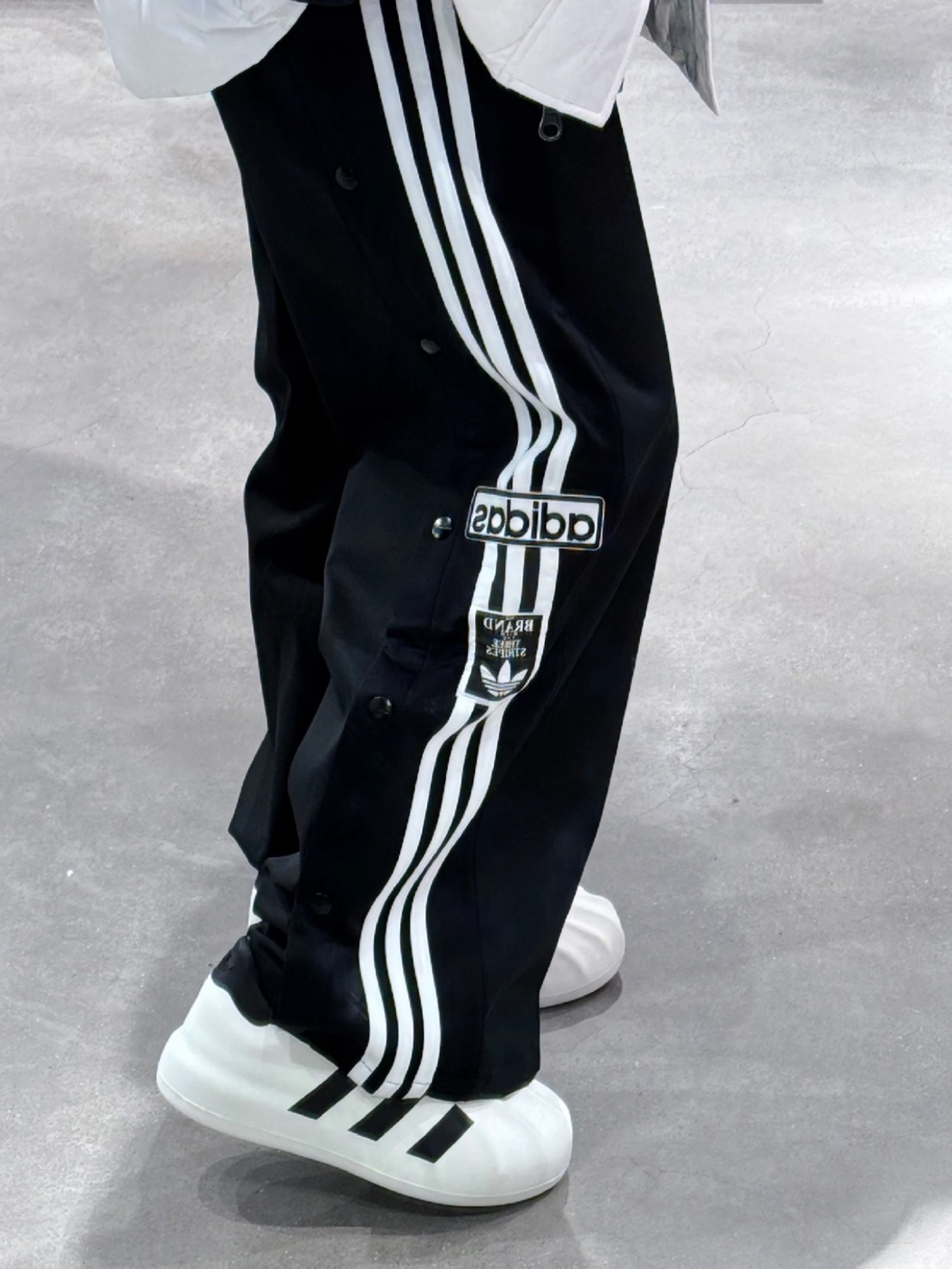 ADIDAS ORIGINALS 三條線 排扣寬鬆 針織立領外套/排扣運動長褲 IY7278 / IX6686