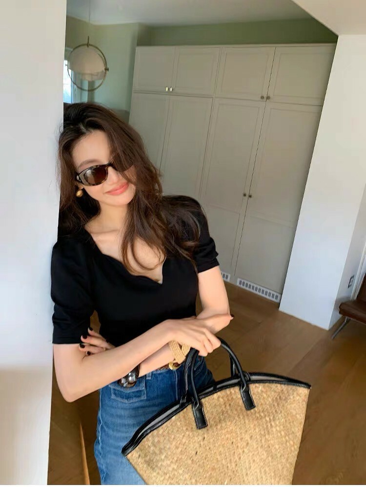 經典黑花瓣滾邊V領公主袖上衣S-L (Elegant & Love)