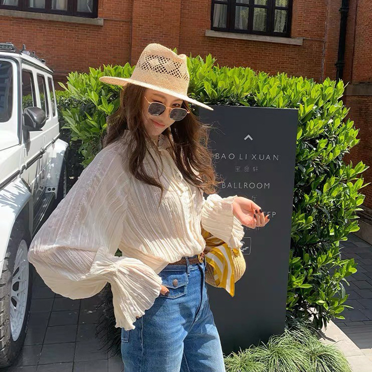 雲朵白宮廷風織紋感喇叭袖造型襯衫上衣S-L (Elegant & Love)