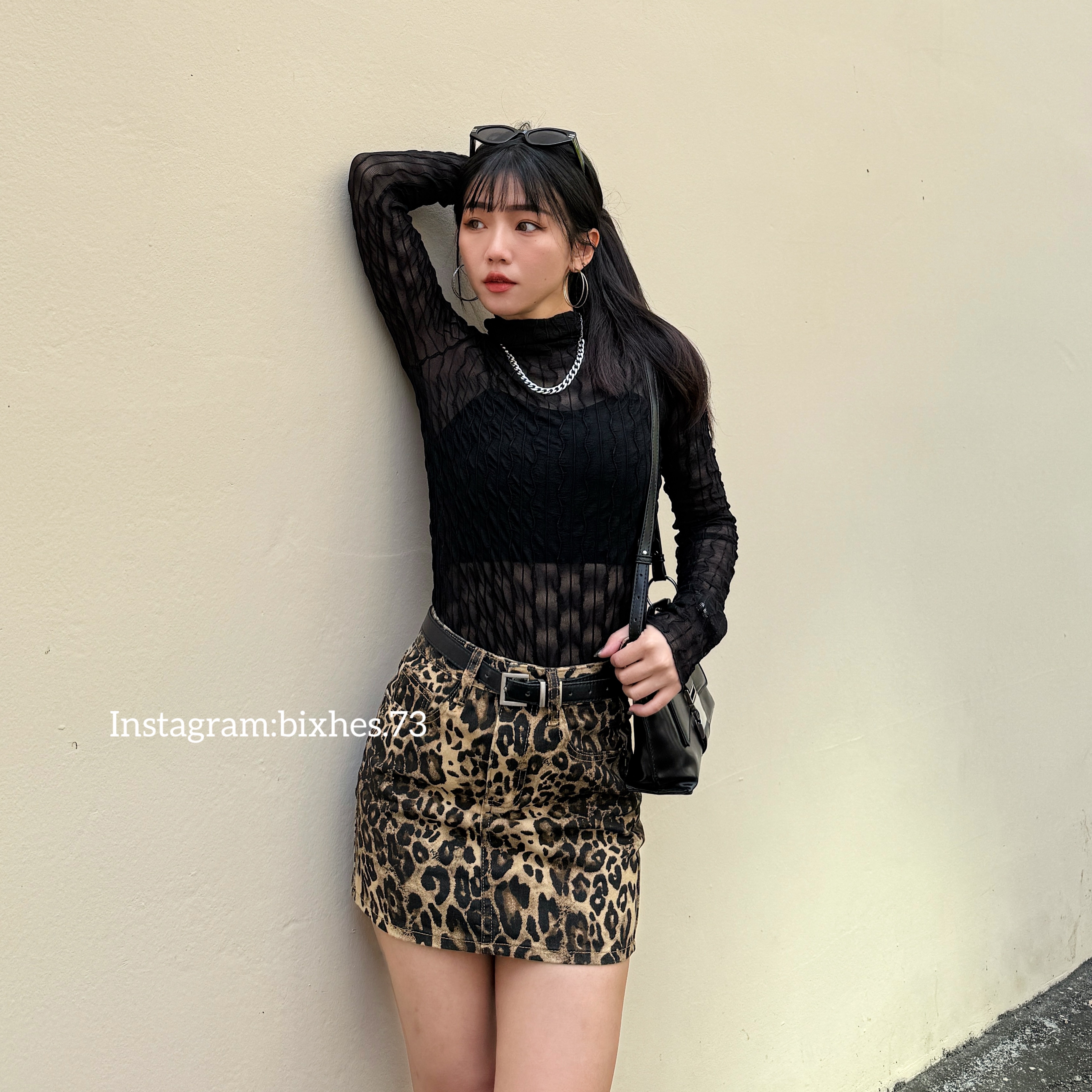 半領菱格透膚長T(B00129)