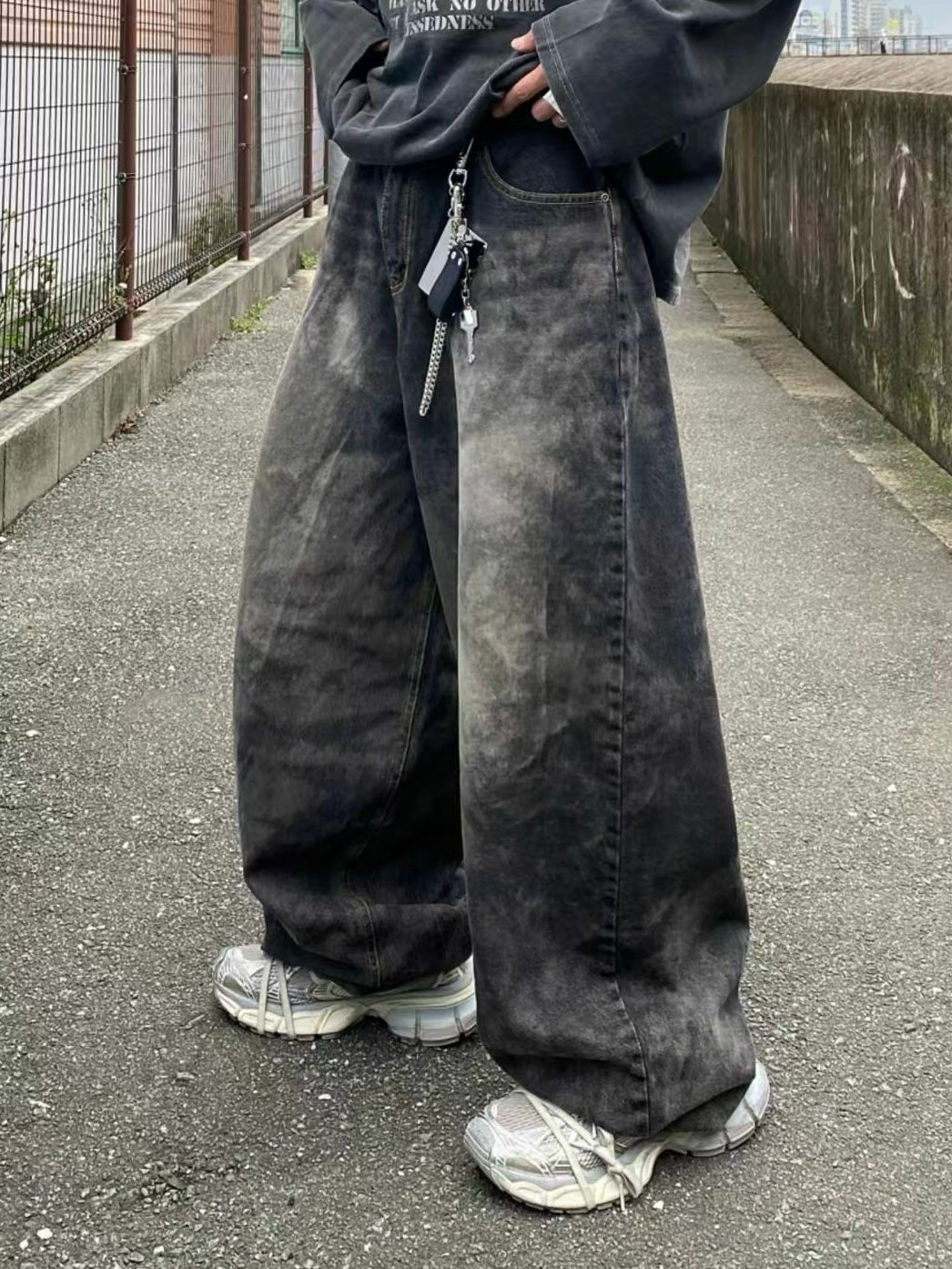 洗水鬆身牛仔褲 CONCRETE-017J