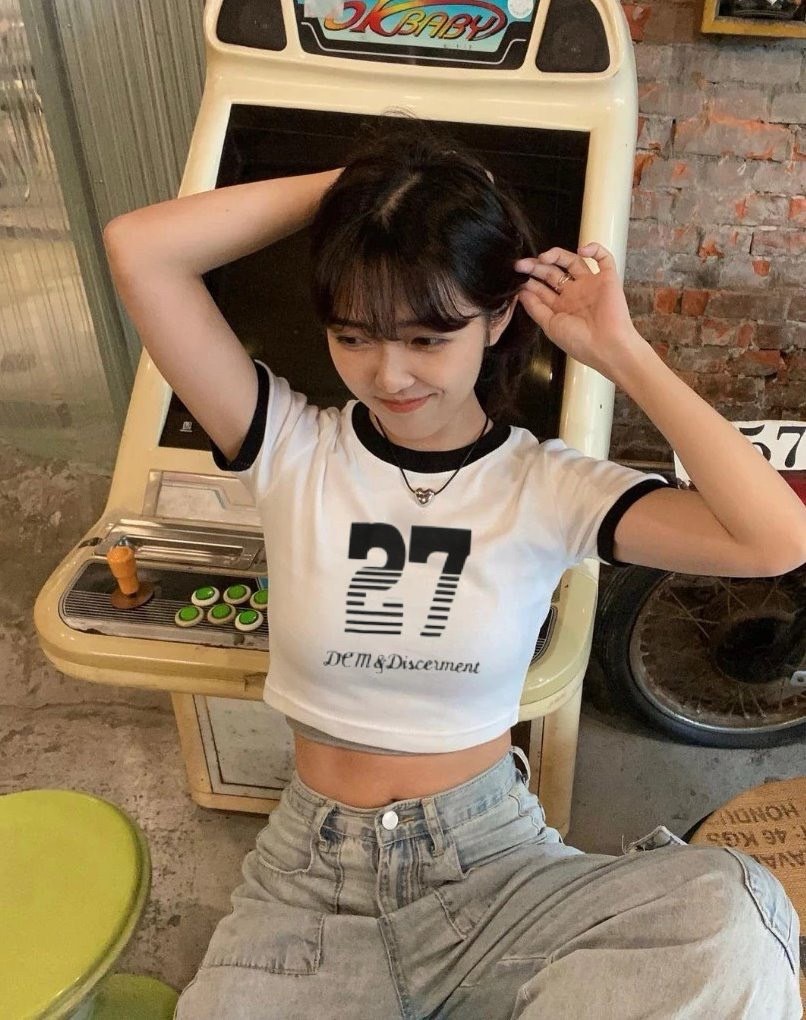 (GOAL) DCM 27 草寫字體 短版 顯胸 顯瘦 彈性 螺紋