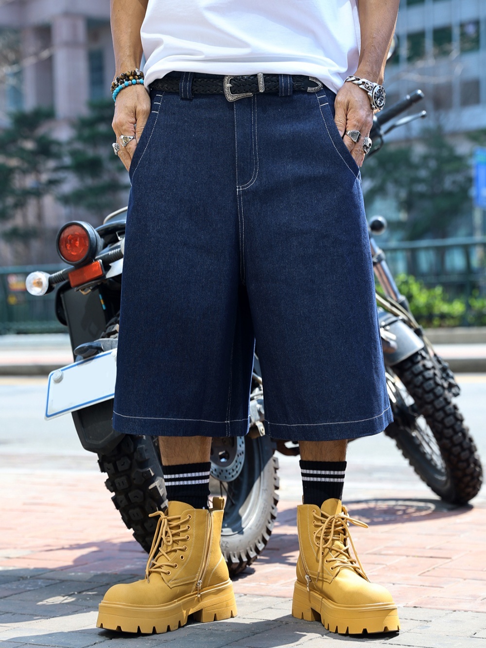 後口袋刺繡牛仔短褲