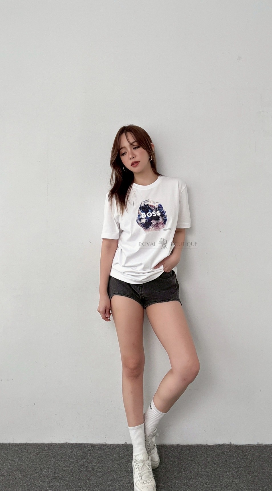 BOSS 胸前礦石圖騰英字LOGO短T