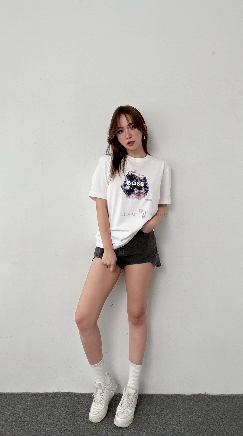 BOSS 胸前礦石圖騰英字LOGO短T