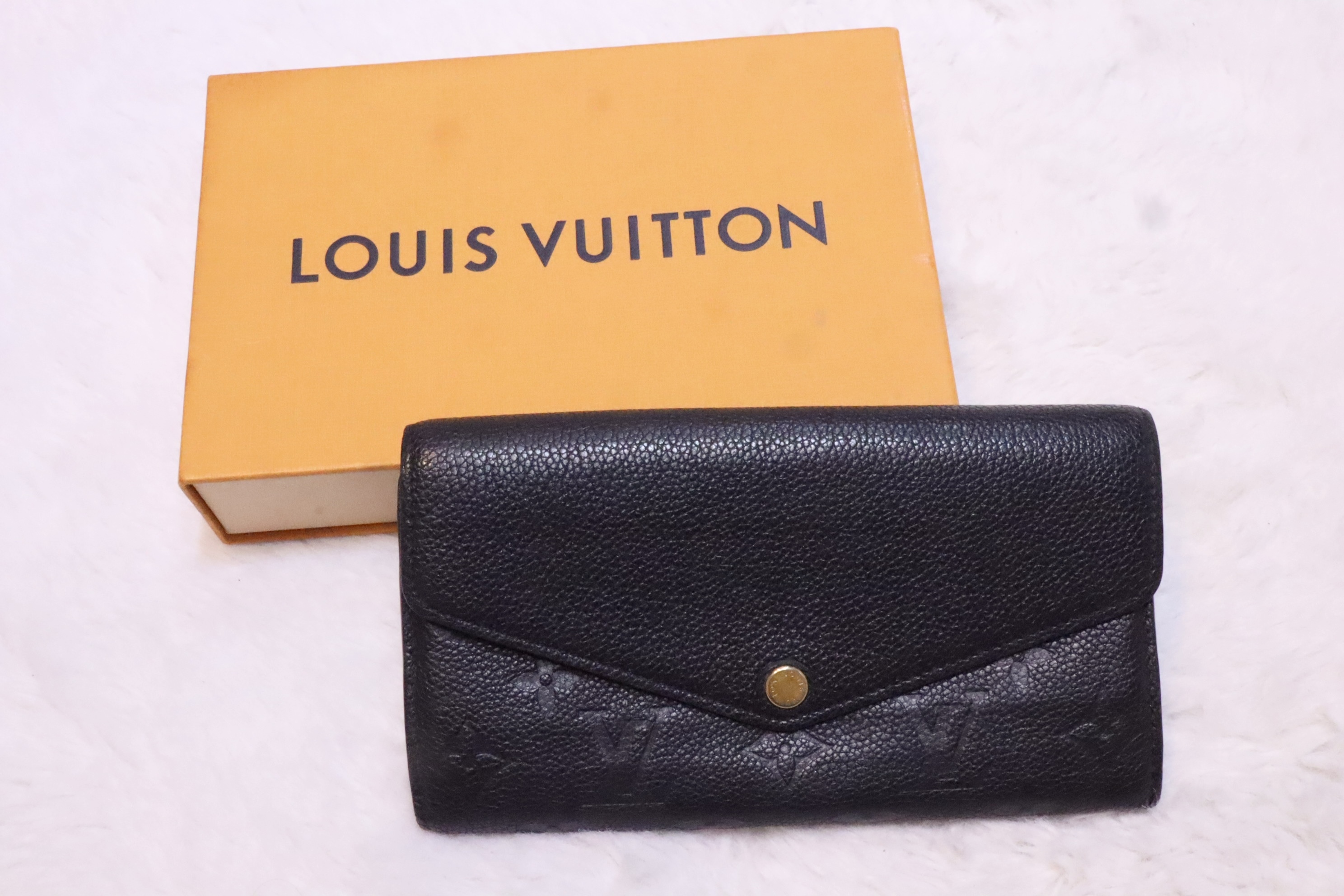 Lv wallet🖤