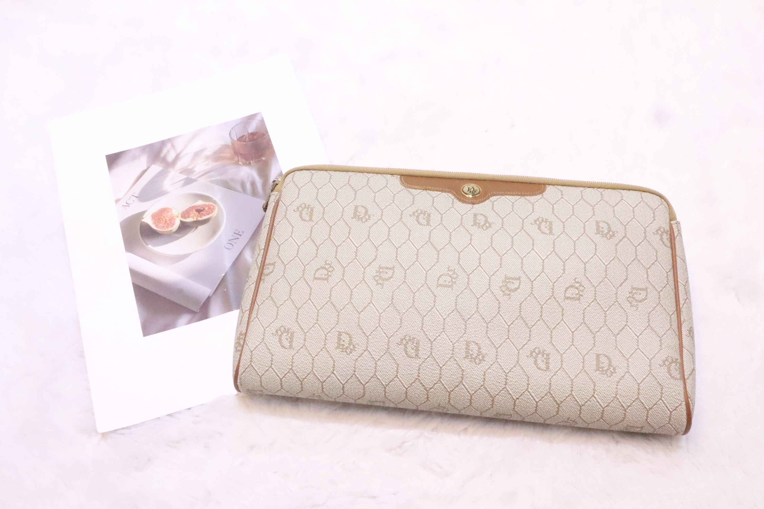 Dior 杏色蜂巢pouch🤎