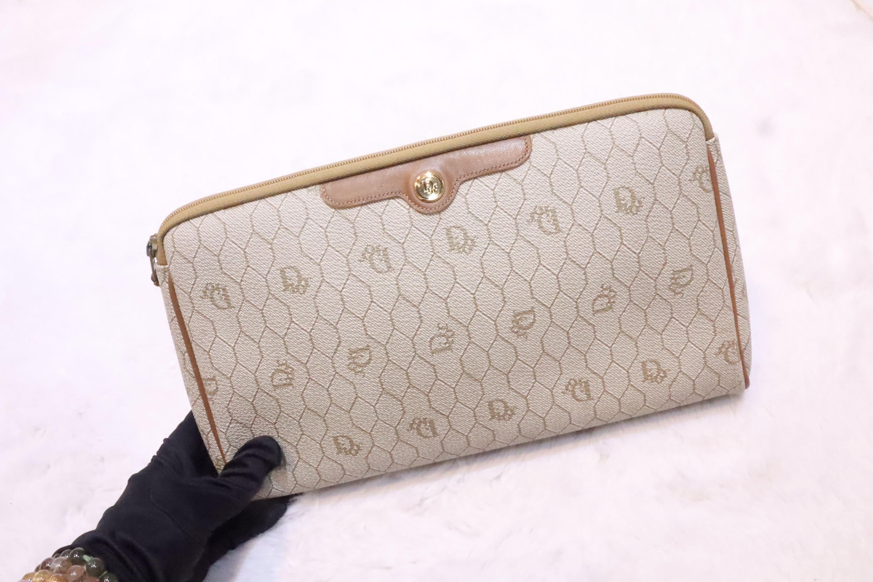 Dior 杏色蜂巢pouch🤎