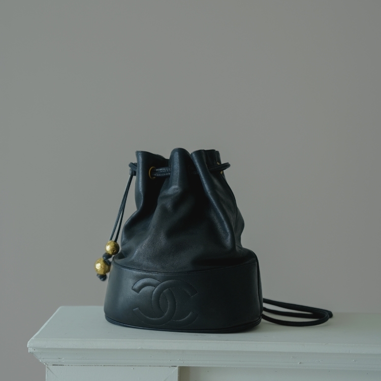 Chanel 黑色水桶包