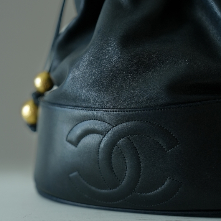 Chanel 黑色水桶包