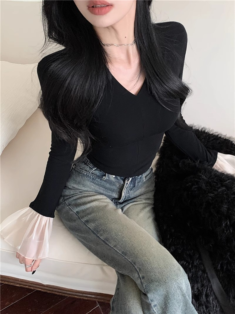 [2 PCS FOR RM50] Sweet & Spicy V-Neck Flared Sleeve Long Top