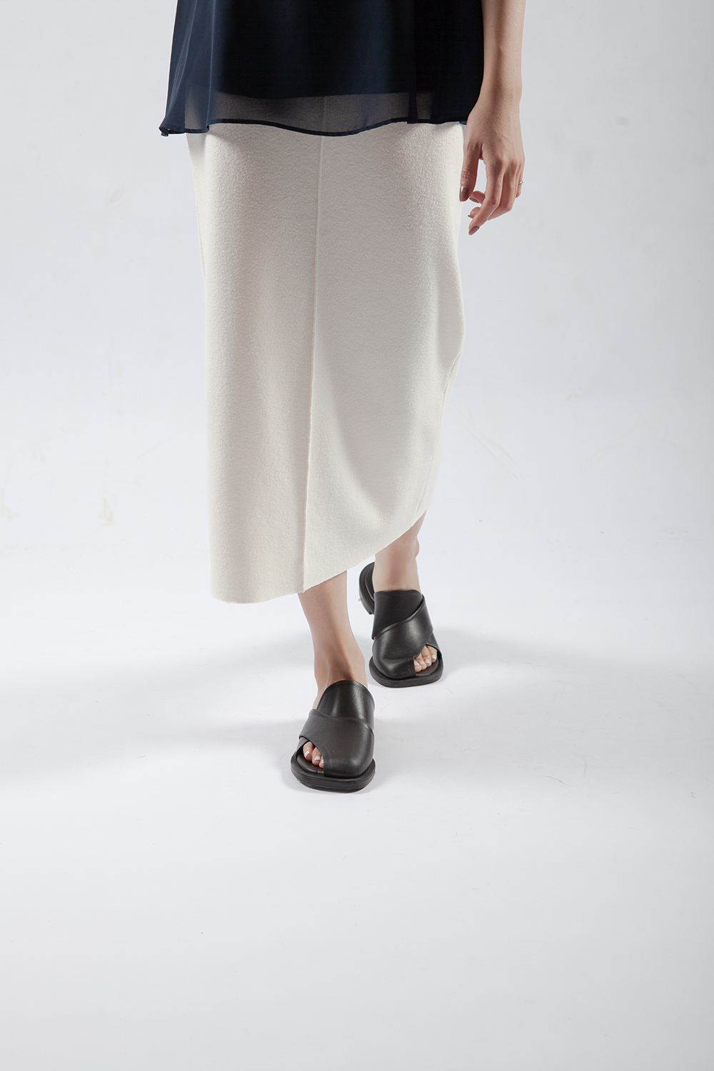 Cutout Toe Slide 特殊鞋面設計皮料涼鞋